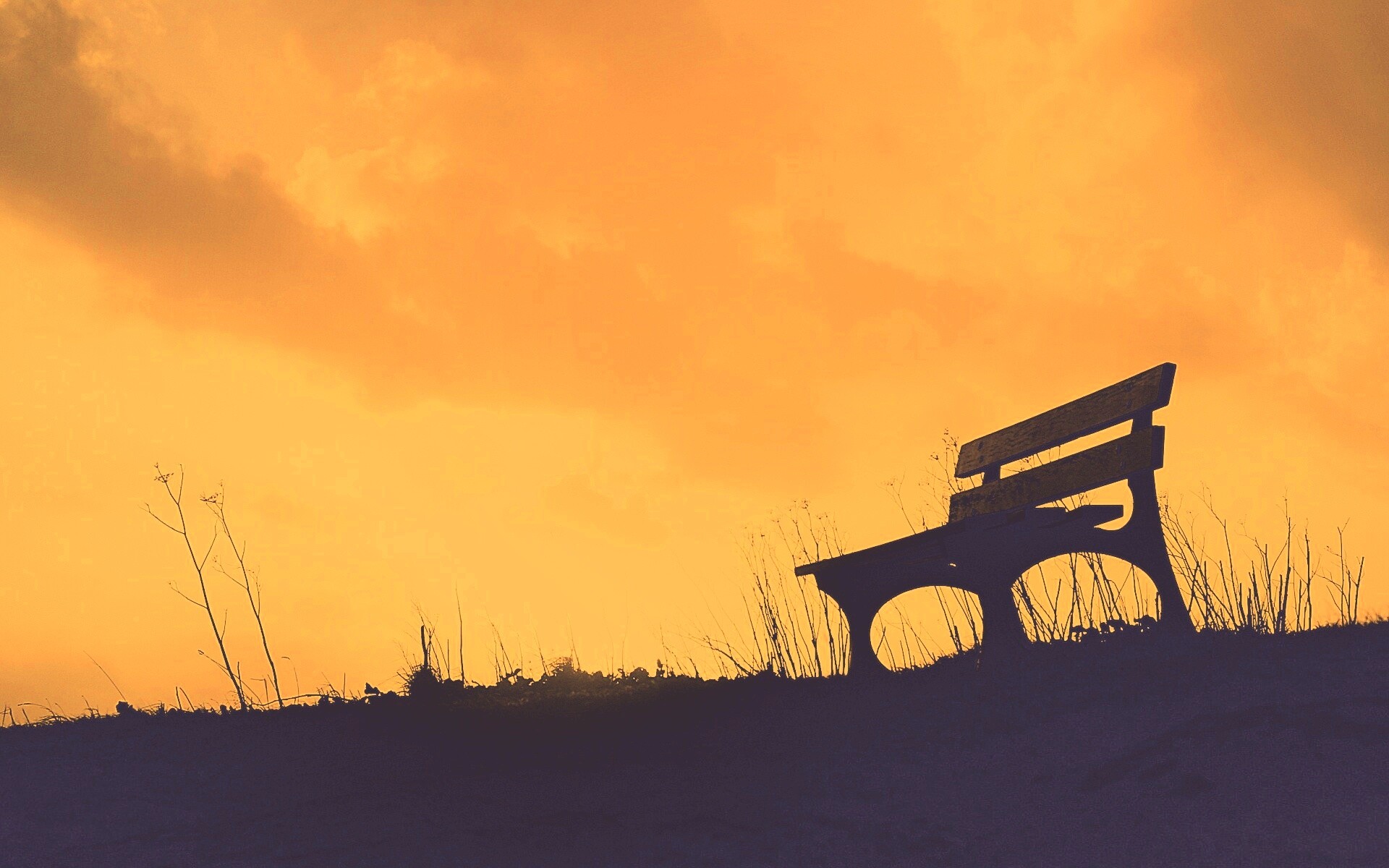 Силуэт скамейки на фоне неба обои