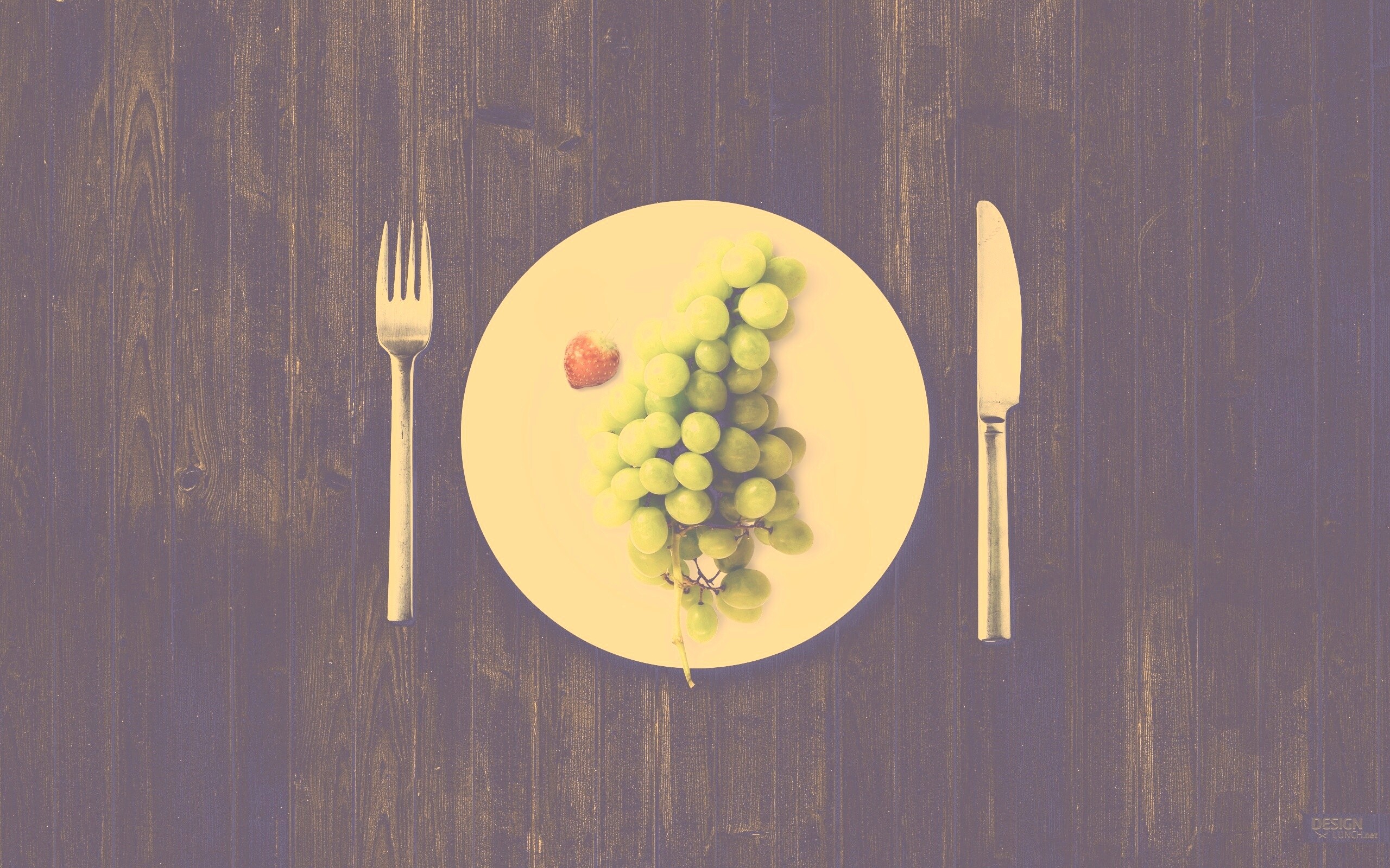 Виноград с клубникой обои