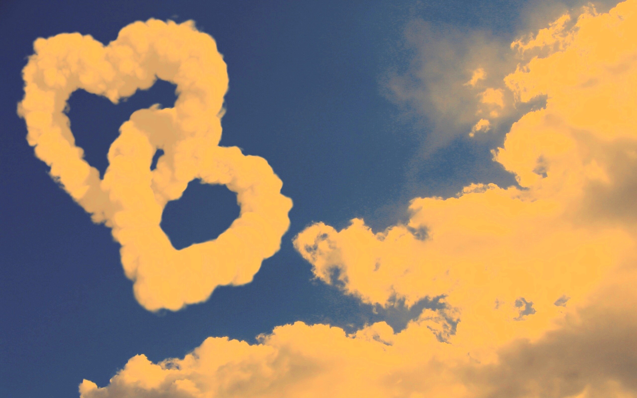Облака в виде сердца обои