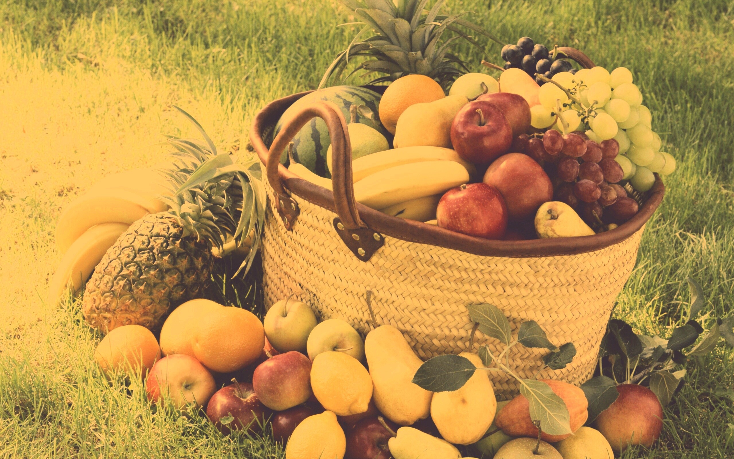 Корзина с фруктами обои