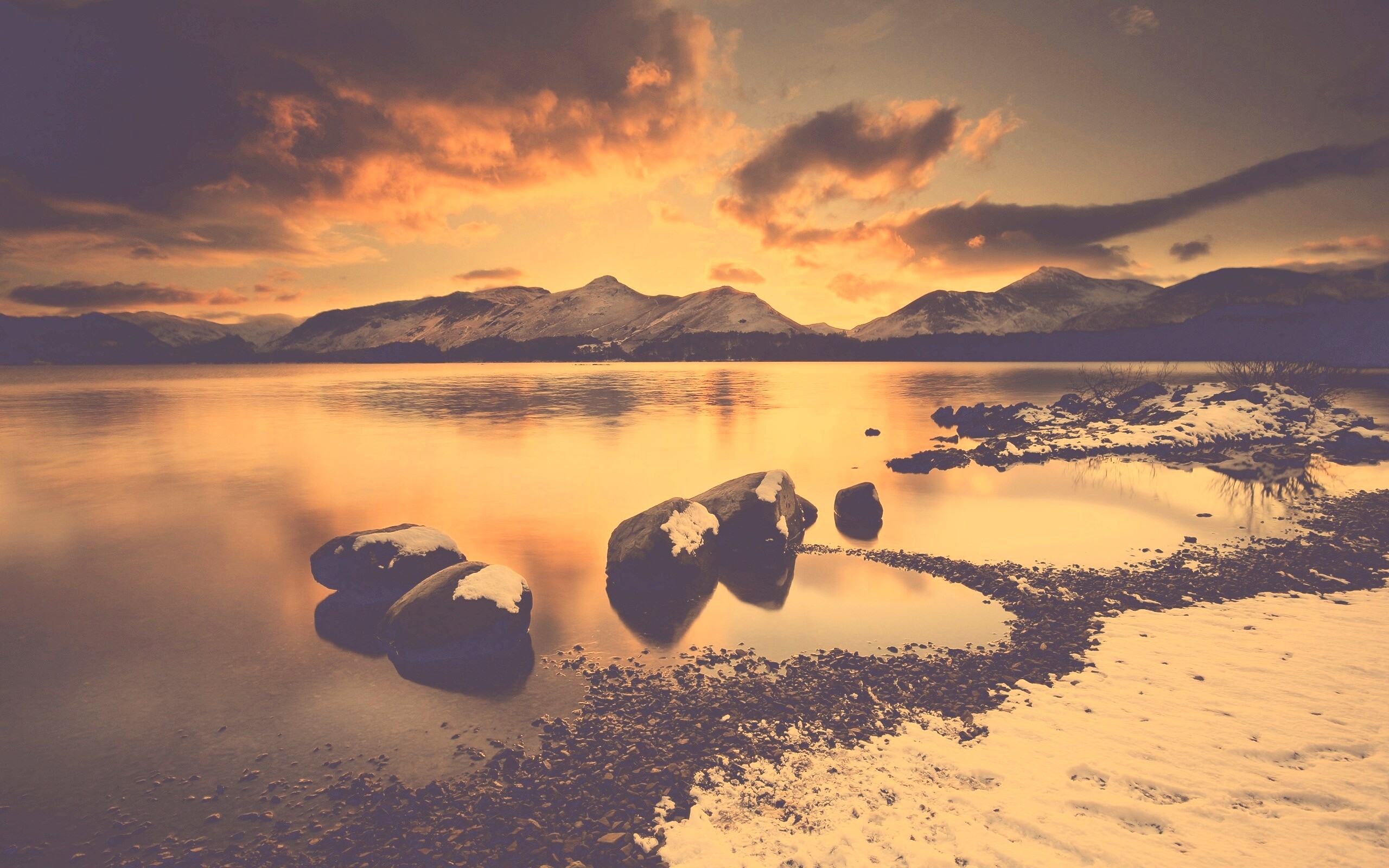 Картинный закат на озере обои