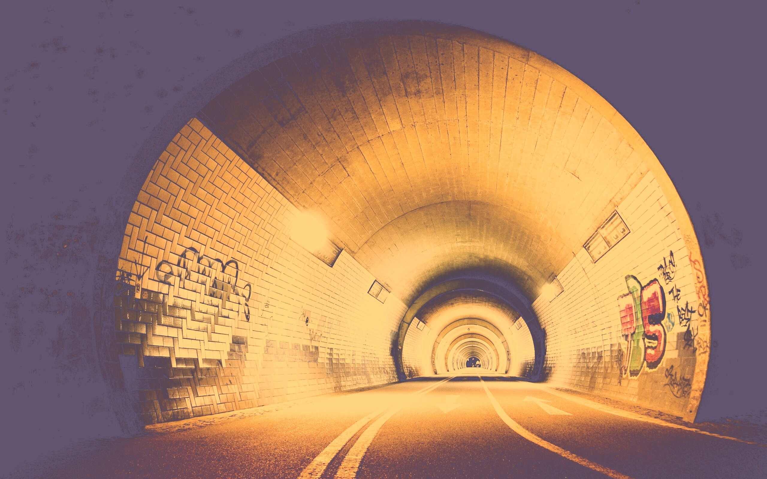 Тоннель и граффити на стенах обои