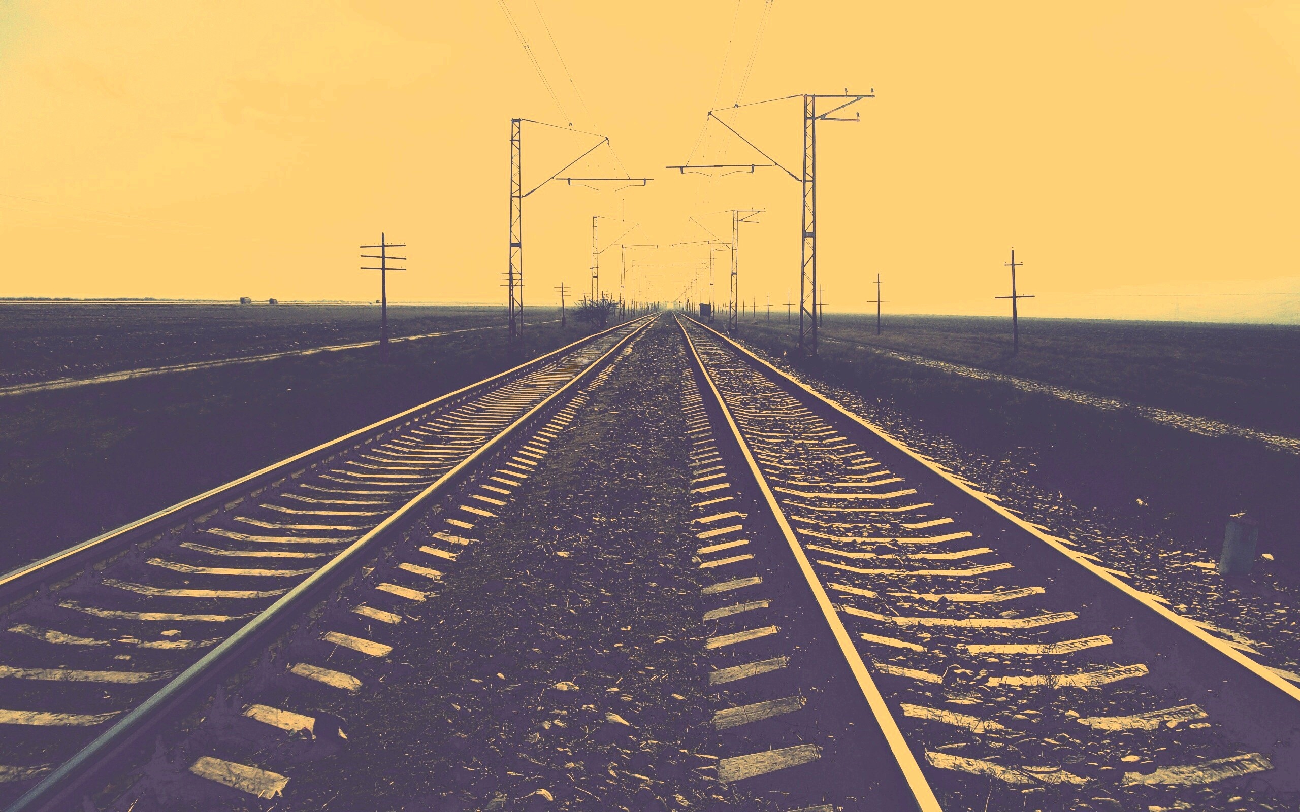 Железная дорога уходит вдаль обои