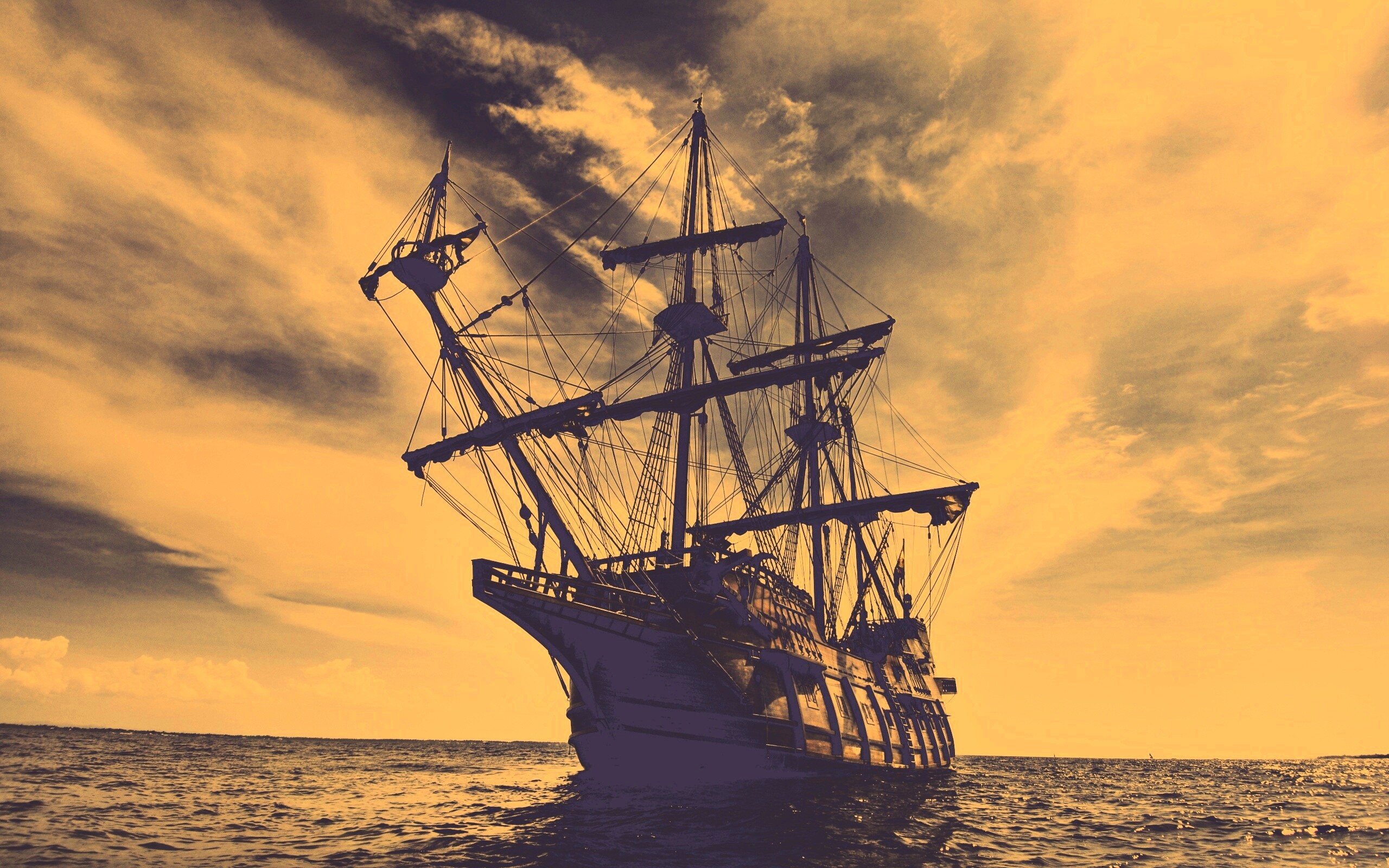 Галеон в море обои