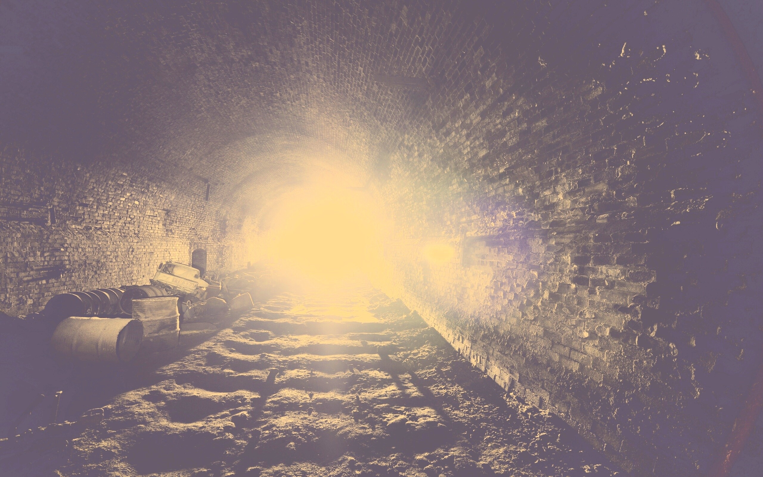 Захламленный тоннель обои