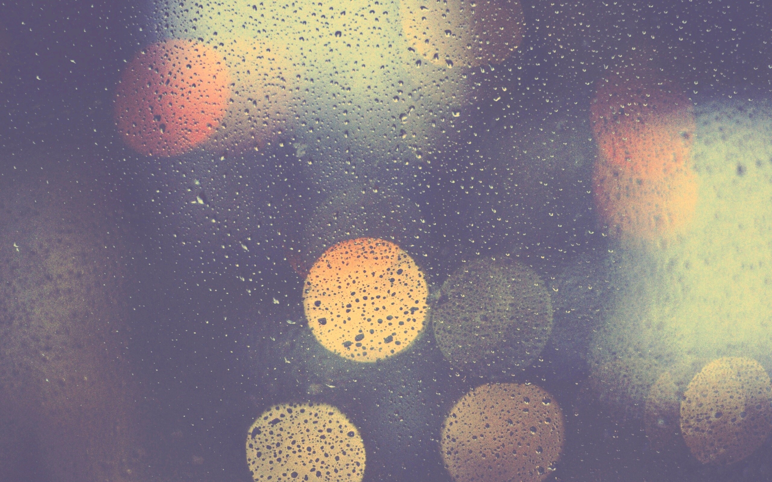 Блики за мокрым стеклом обои