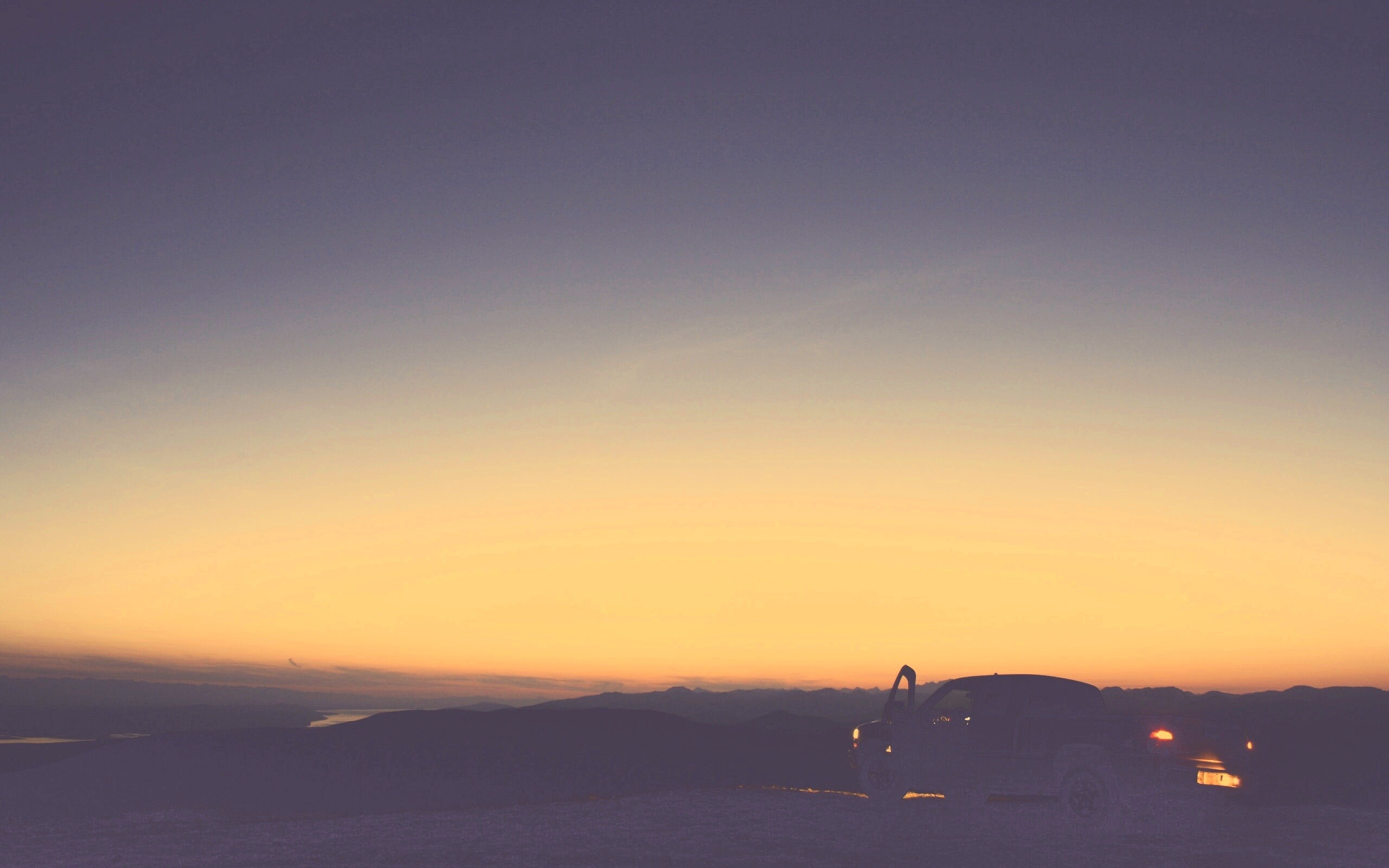 Авто на фоне заката обои