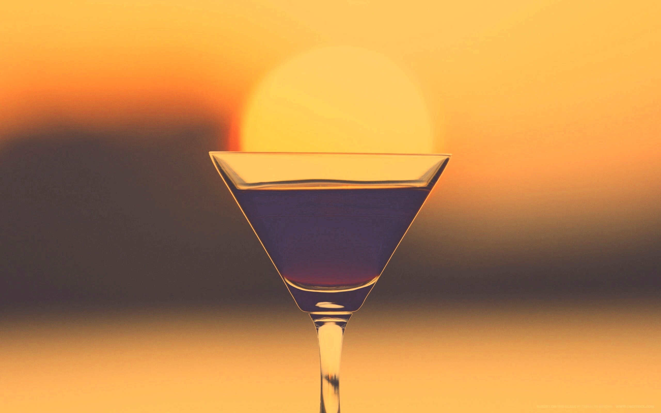 Солнце в бокале обои