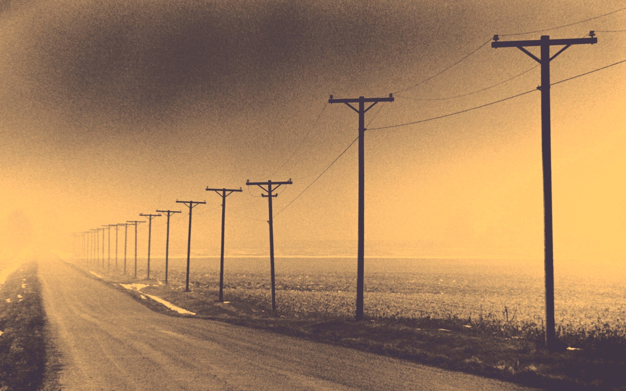 Столбы вдоль дороги обои