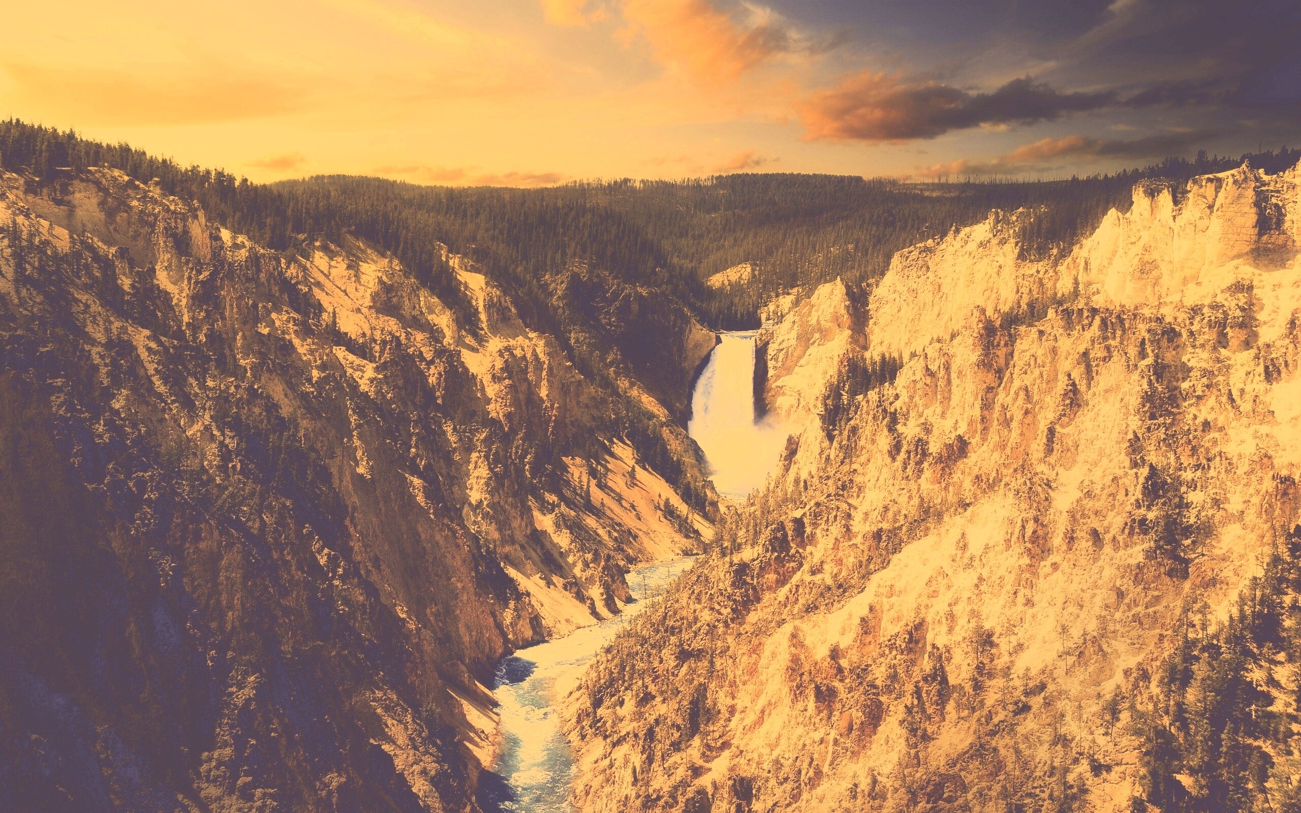 Водопад в скалистой местности обои