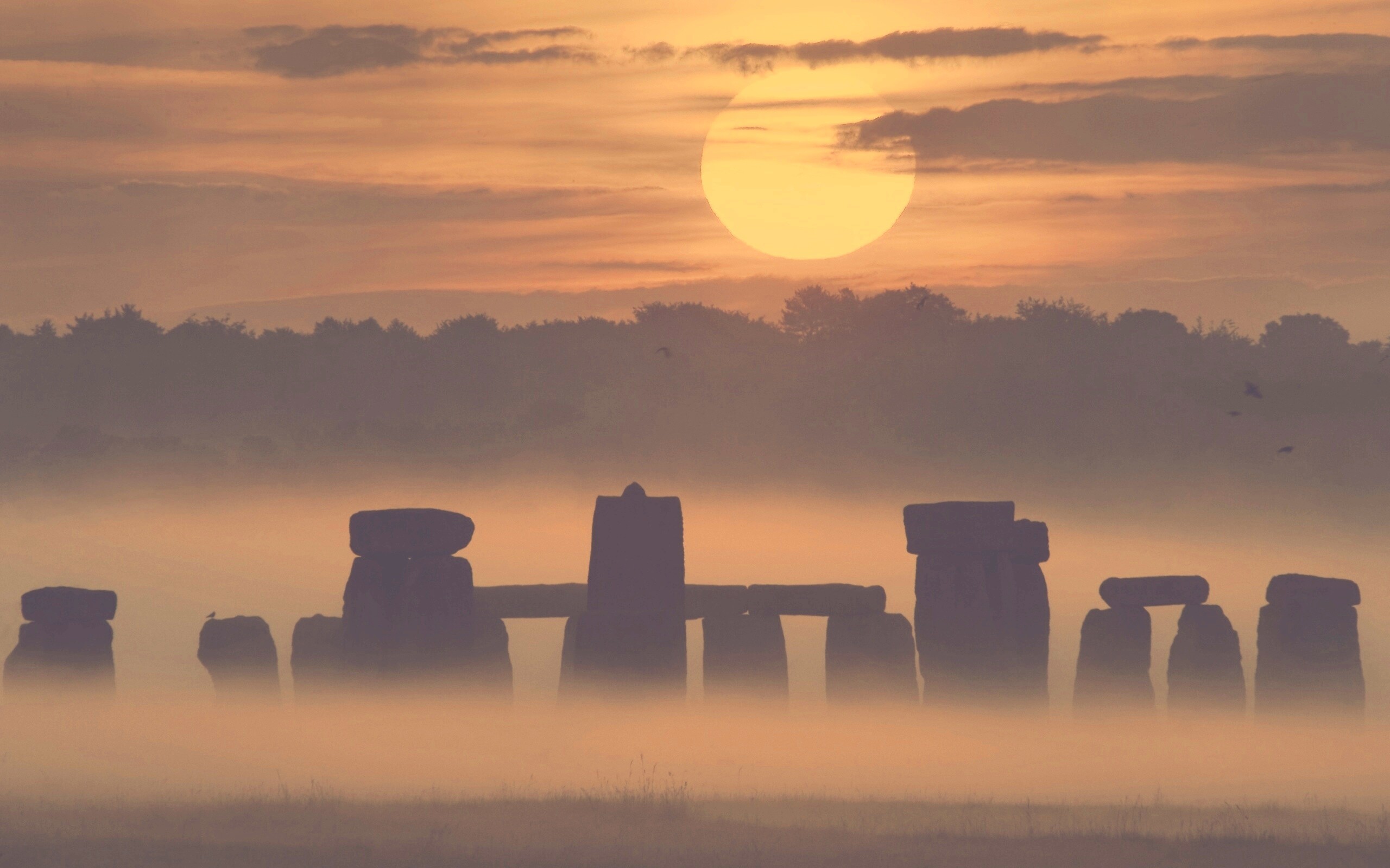Стоунхэндж в утреннем тумане обои