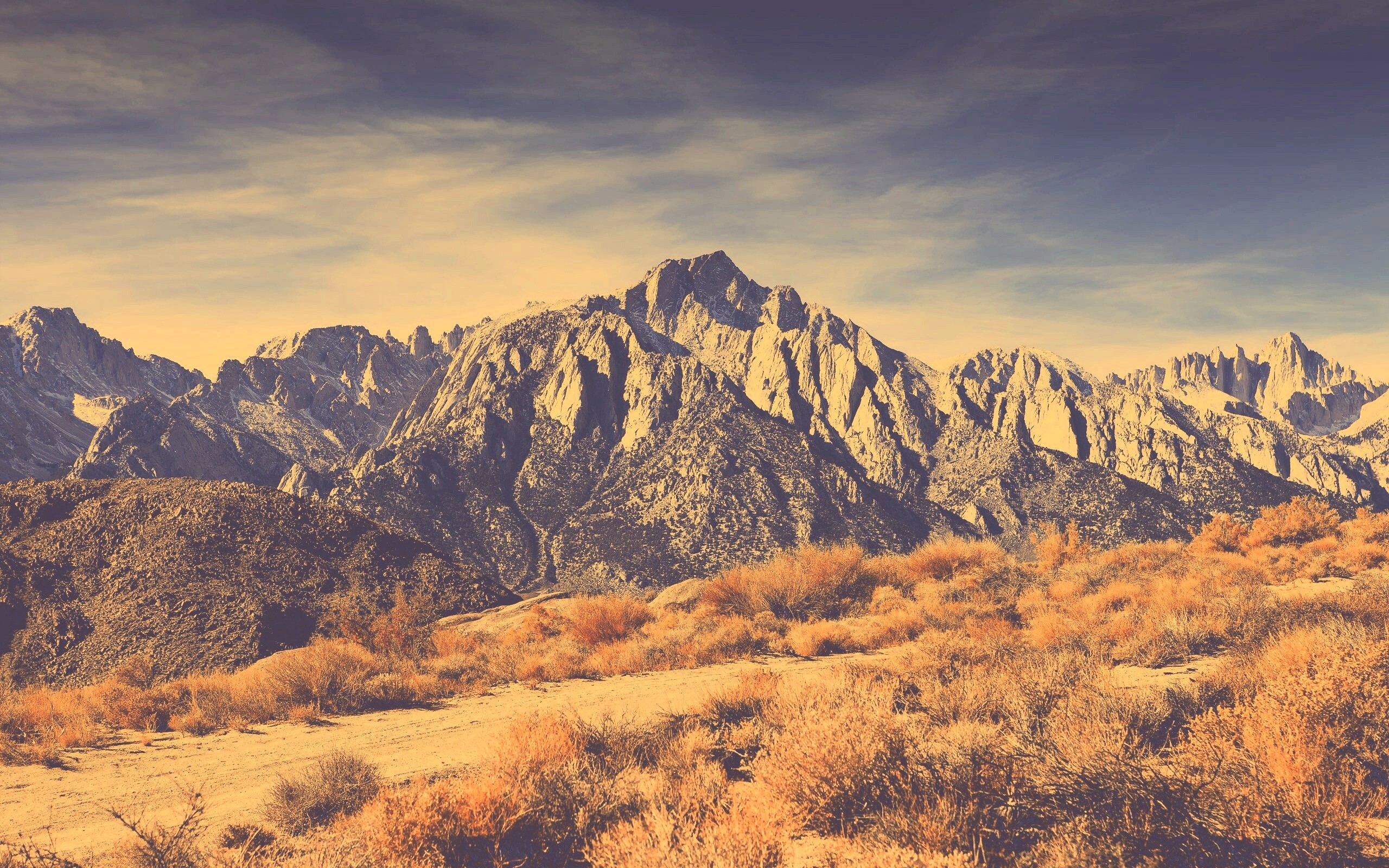 Горы у пустыни обои