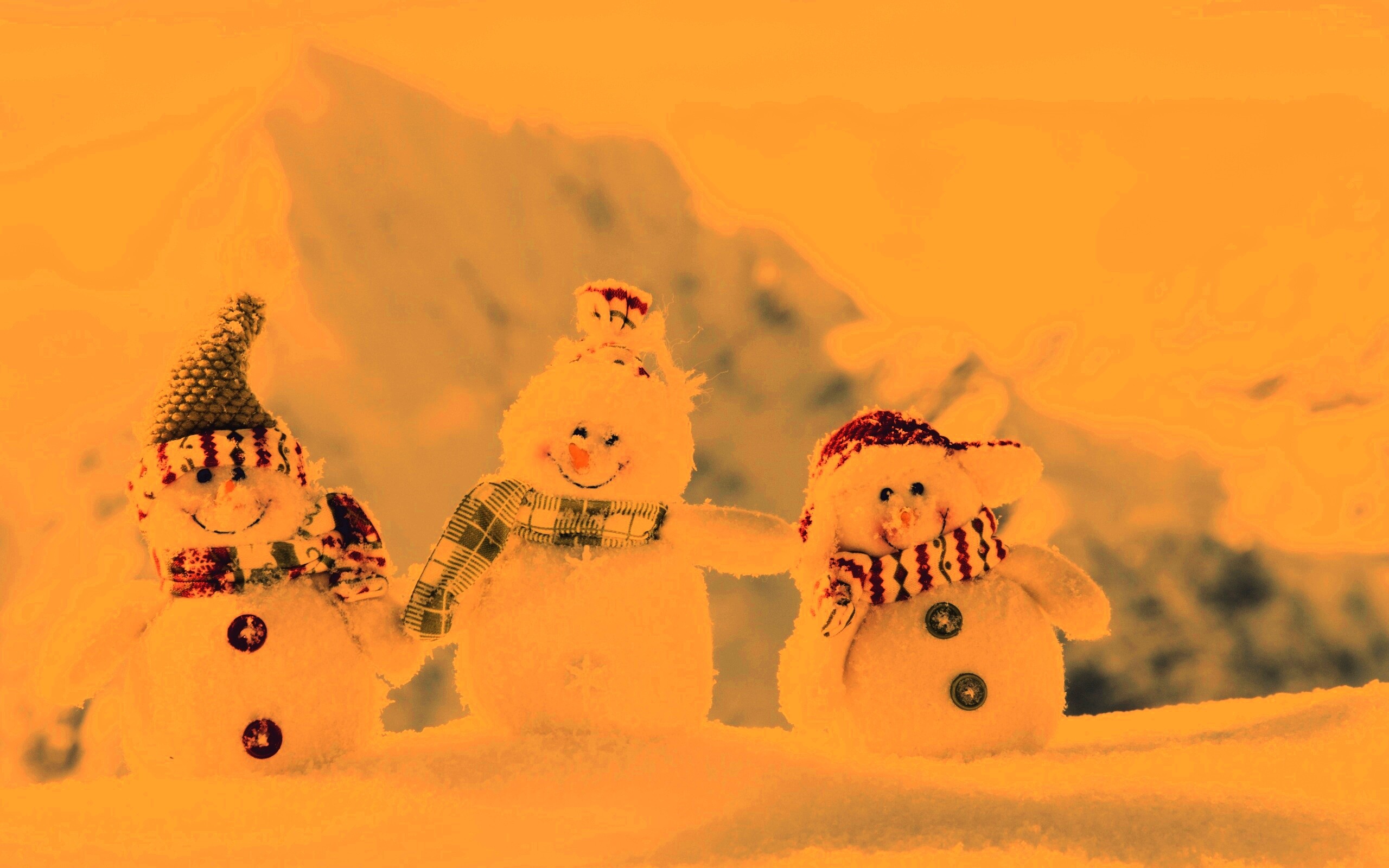 Три снеговика обои