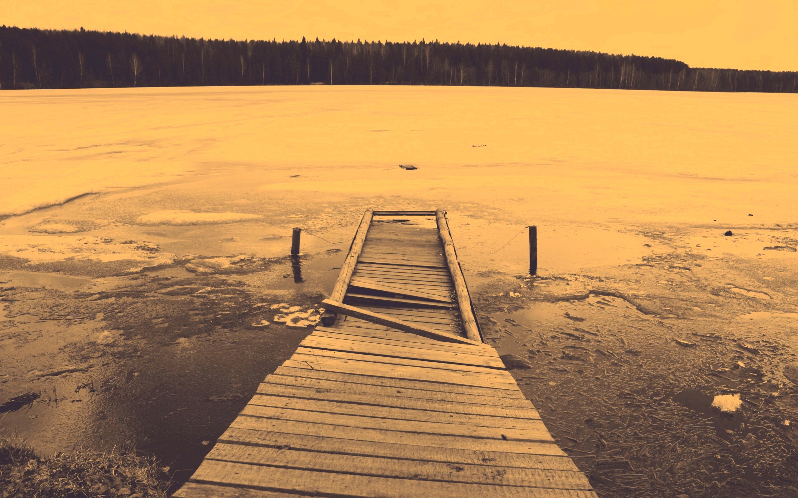 Пирс на замерзшем озере обои