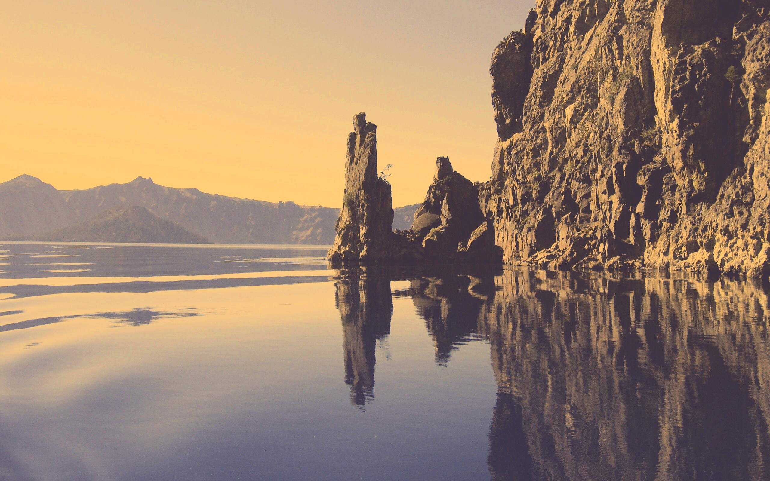 Скалистый берег обои