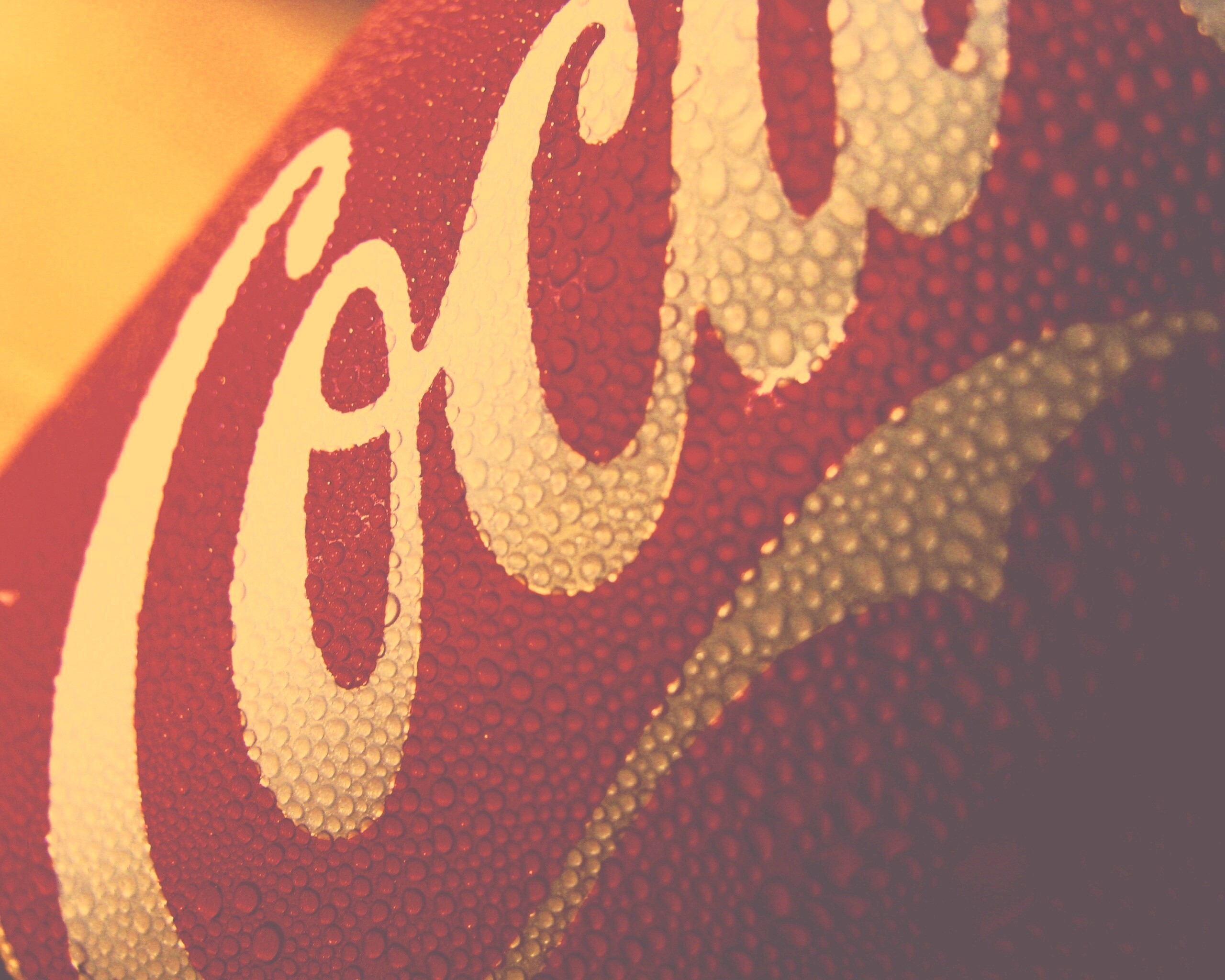 Запотевшая банка Кока-Колы обои