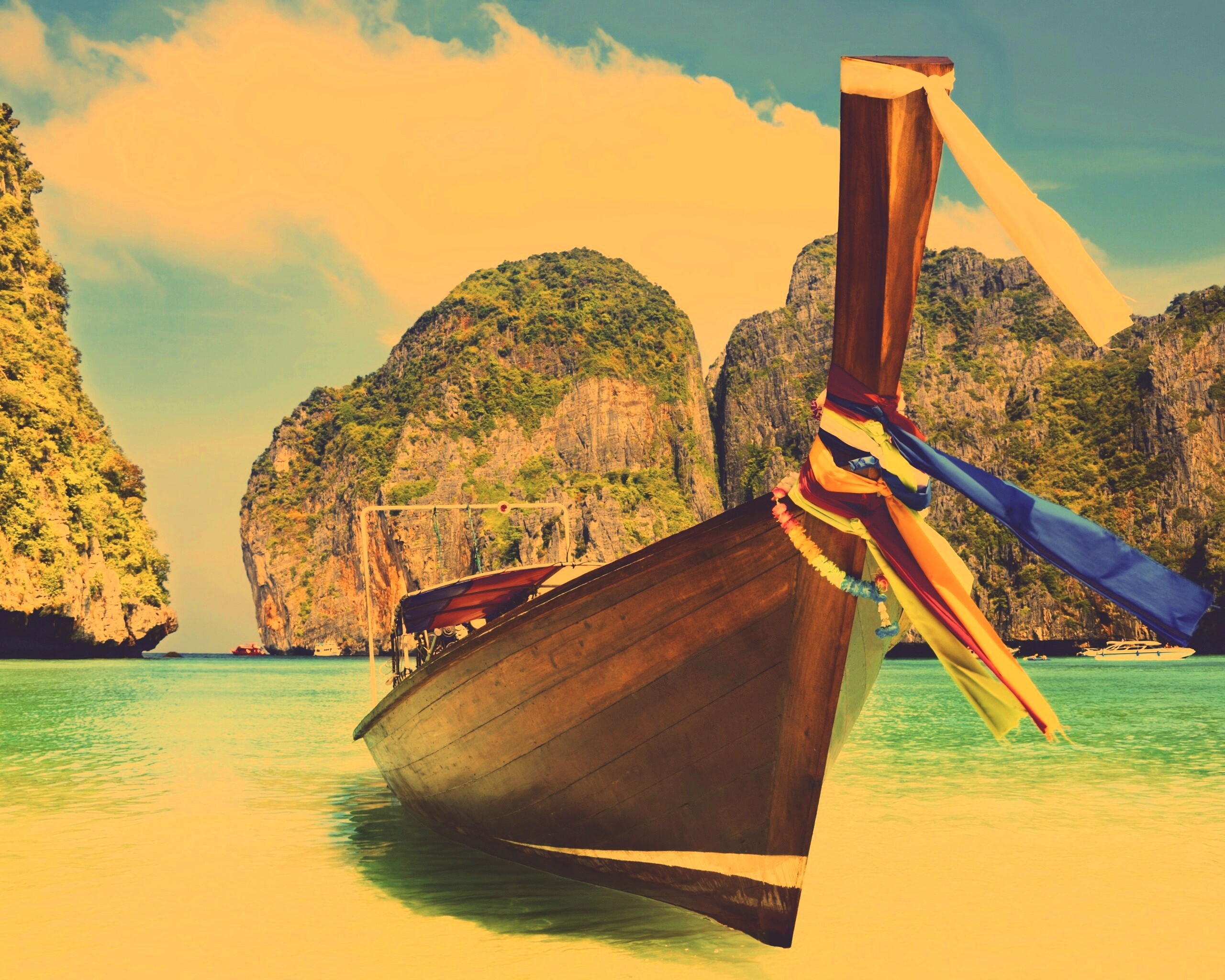 Лодка в райских водах обои