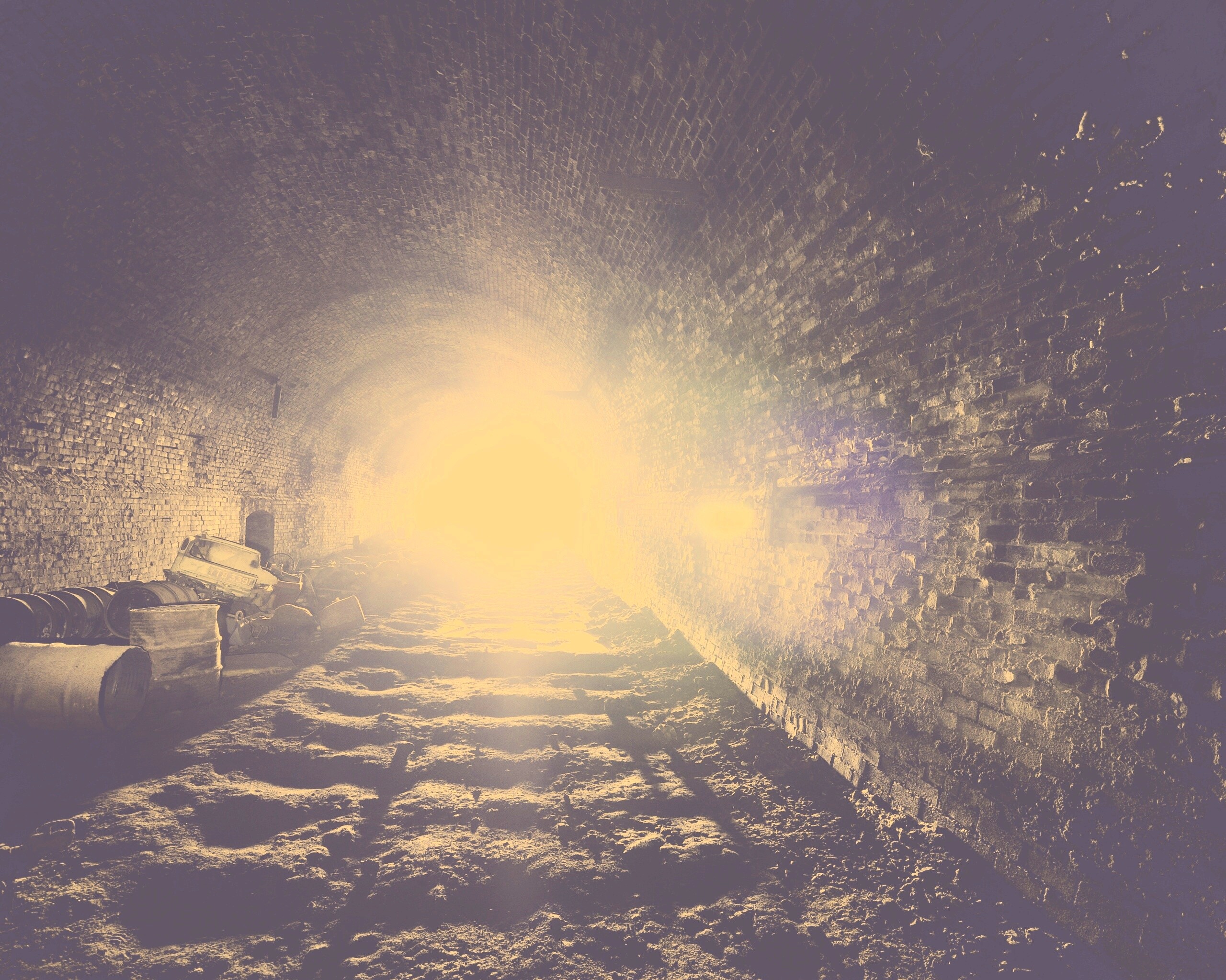 Захламленный тоннель обои