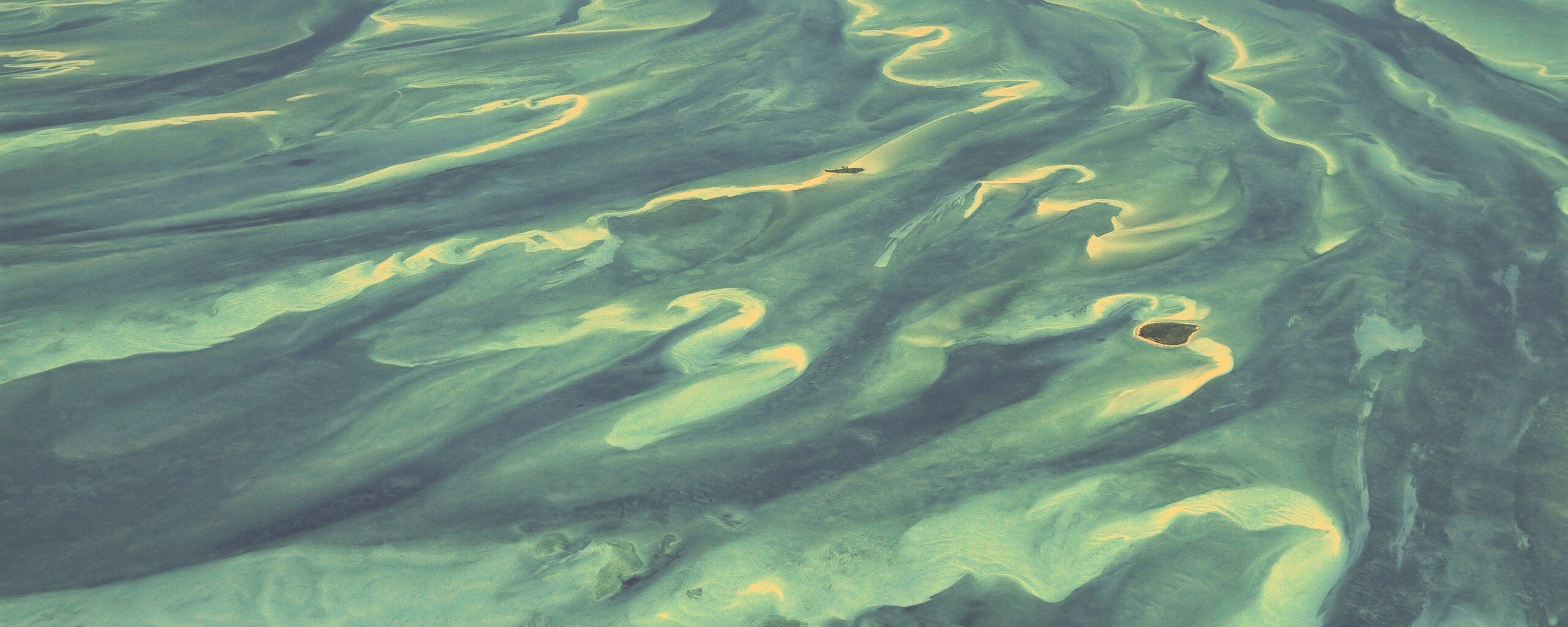 Остров среди лазурных рифов обои