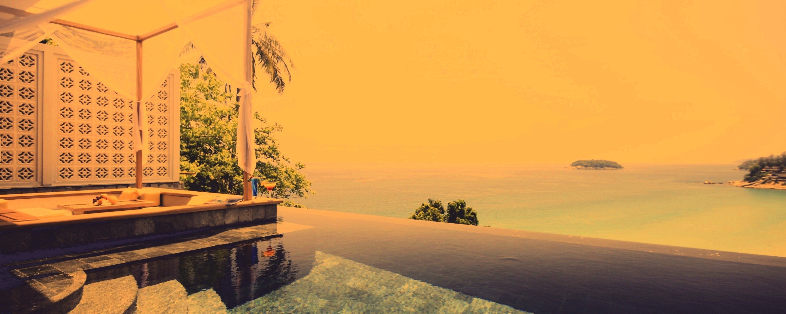 Бассейн на берегу моря обои