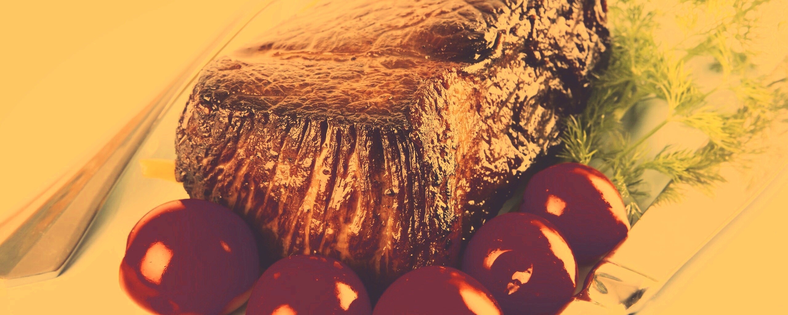 Стейк с помидорами обои