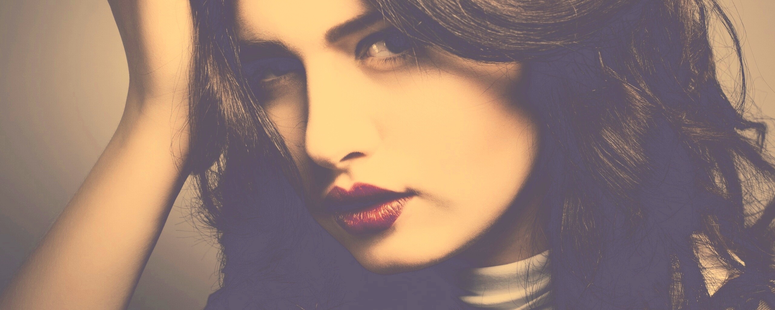 Модель с отличным макияжем обои