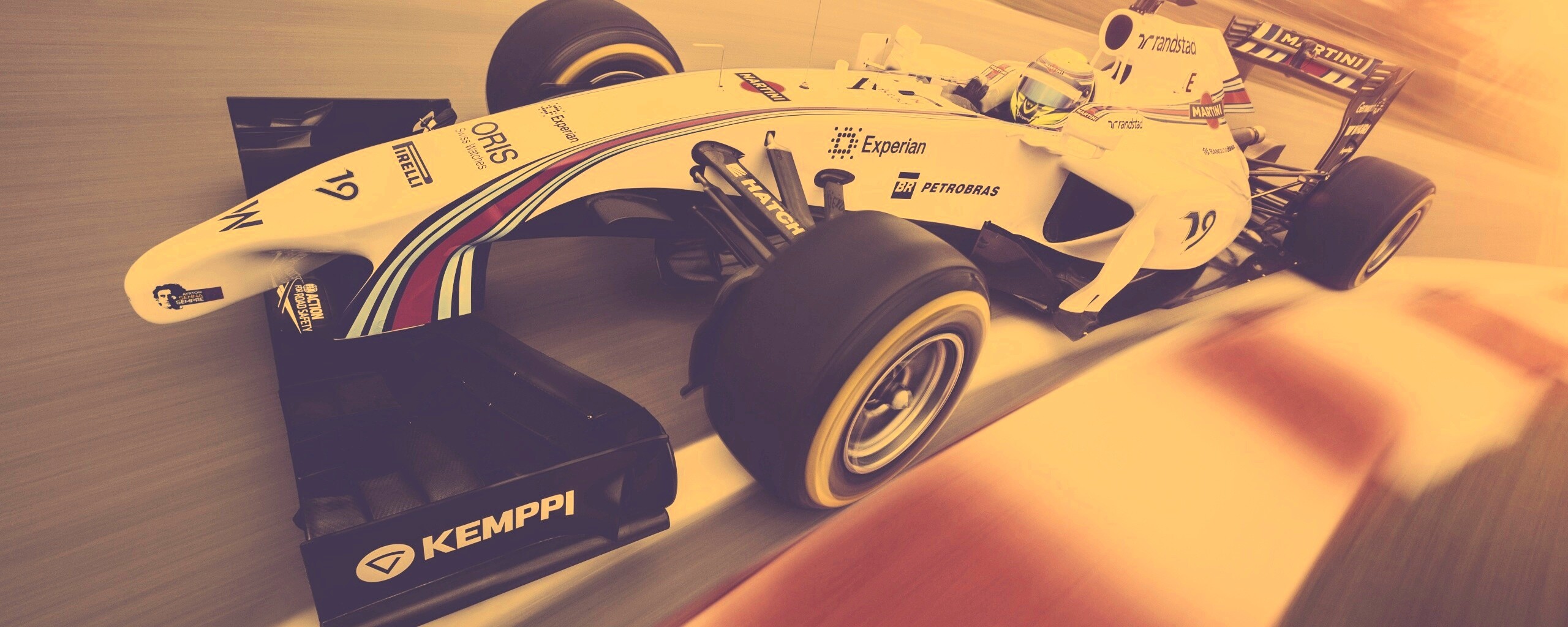 Гоночный болид F1 обои