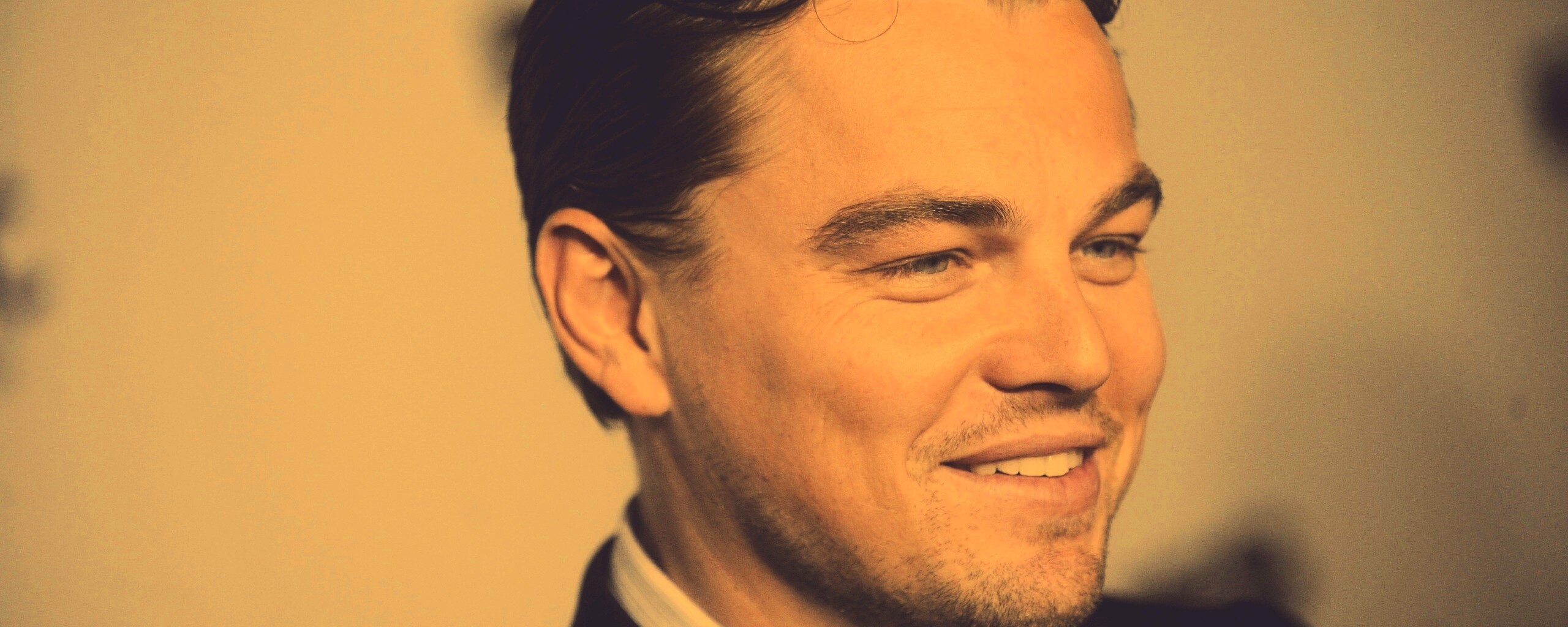 Леонардо Дикаприо в костюме обои