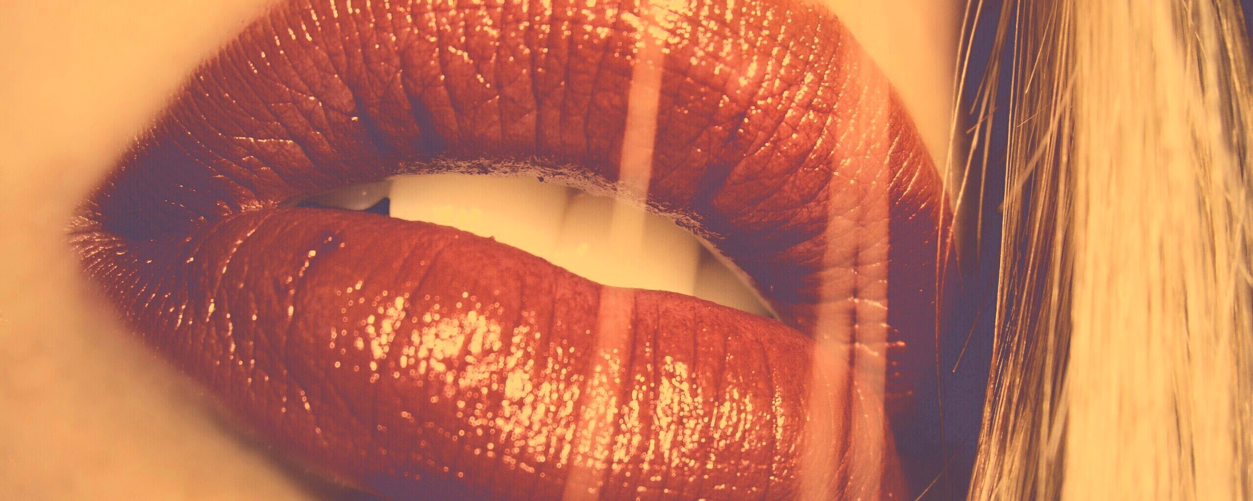 Сочные губы обои