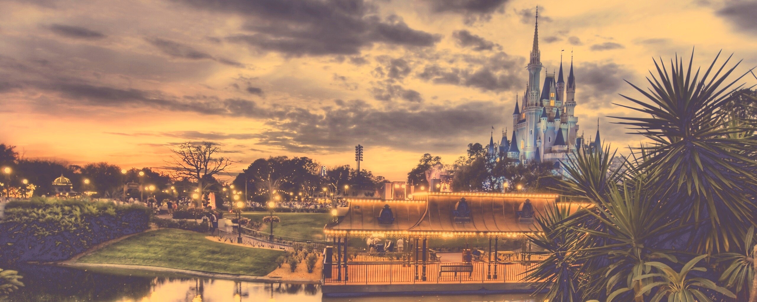 Диснеёленд вечером обои