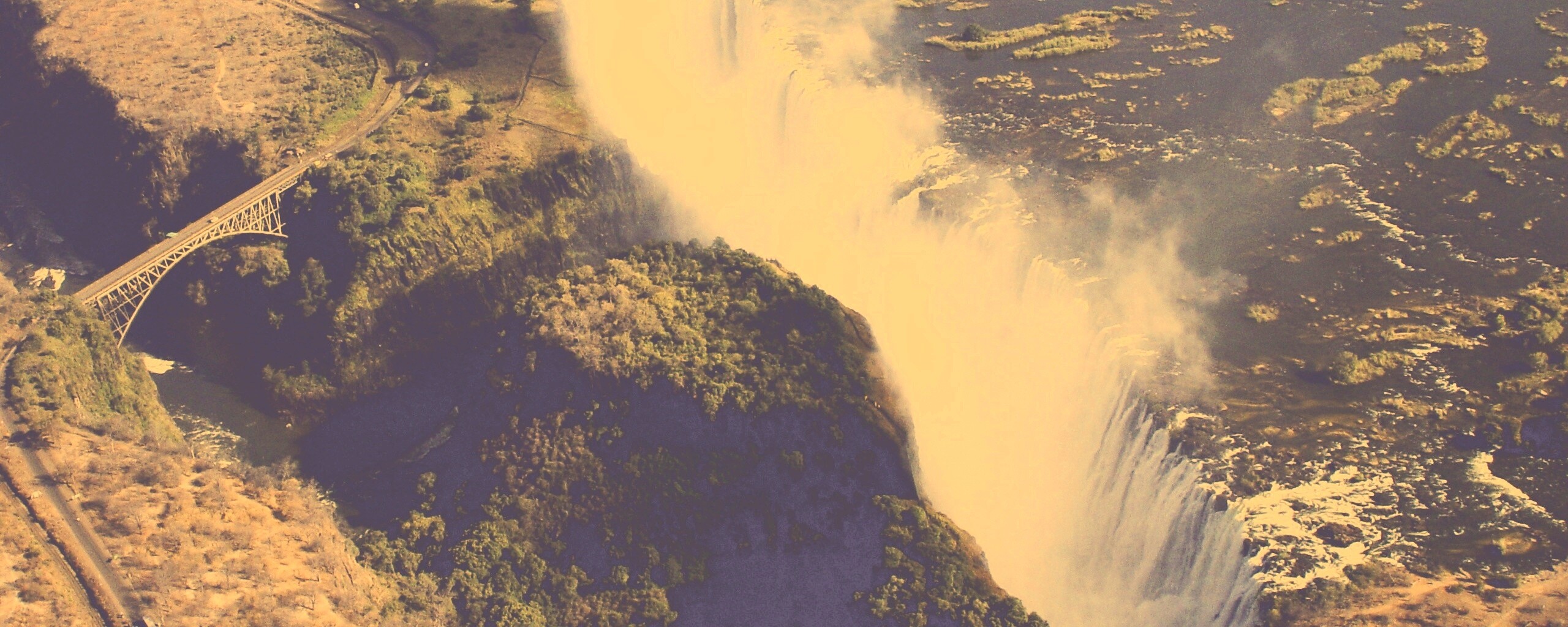 Живописный водопад обои