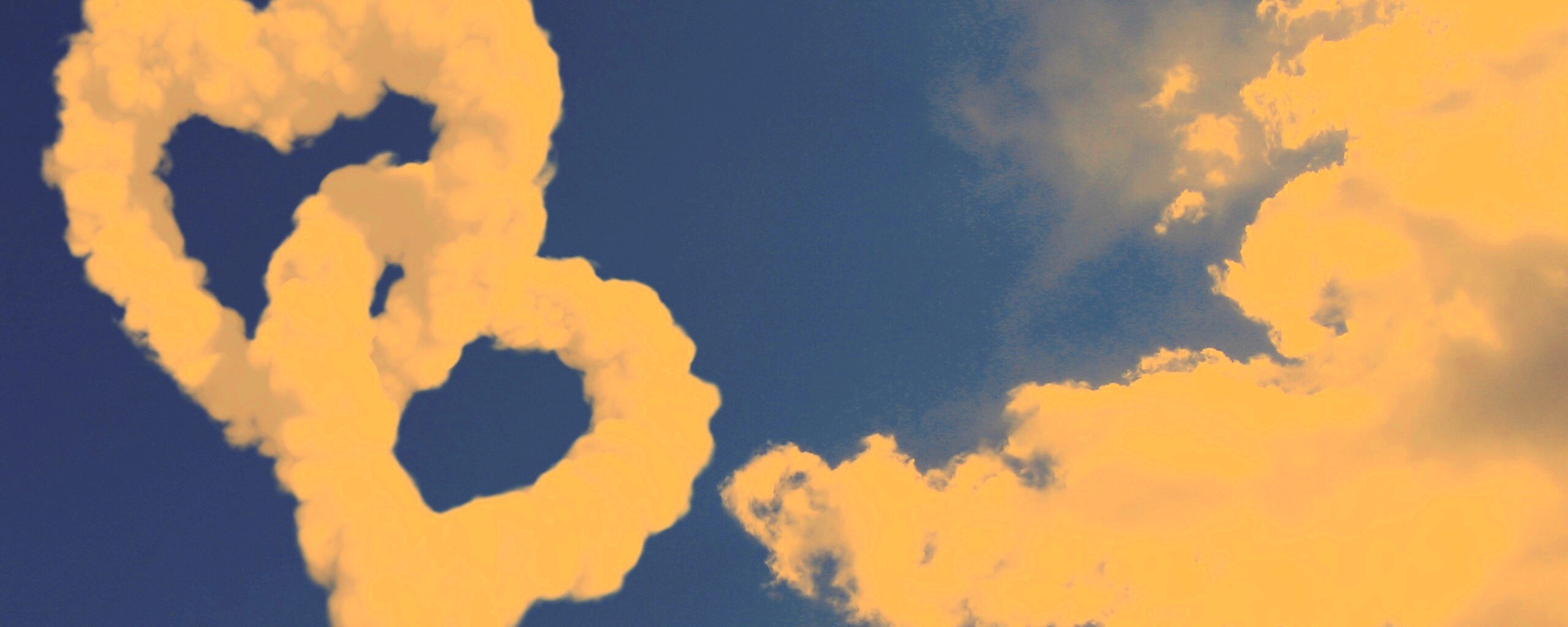 Облака в виде сердца обои