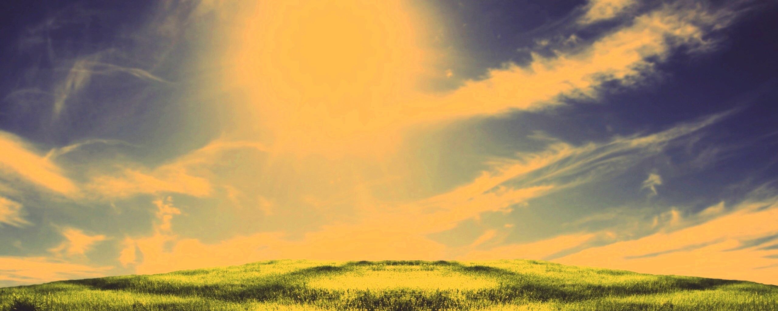 Солнце над холмом обои