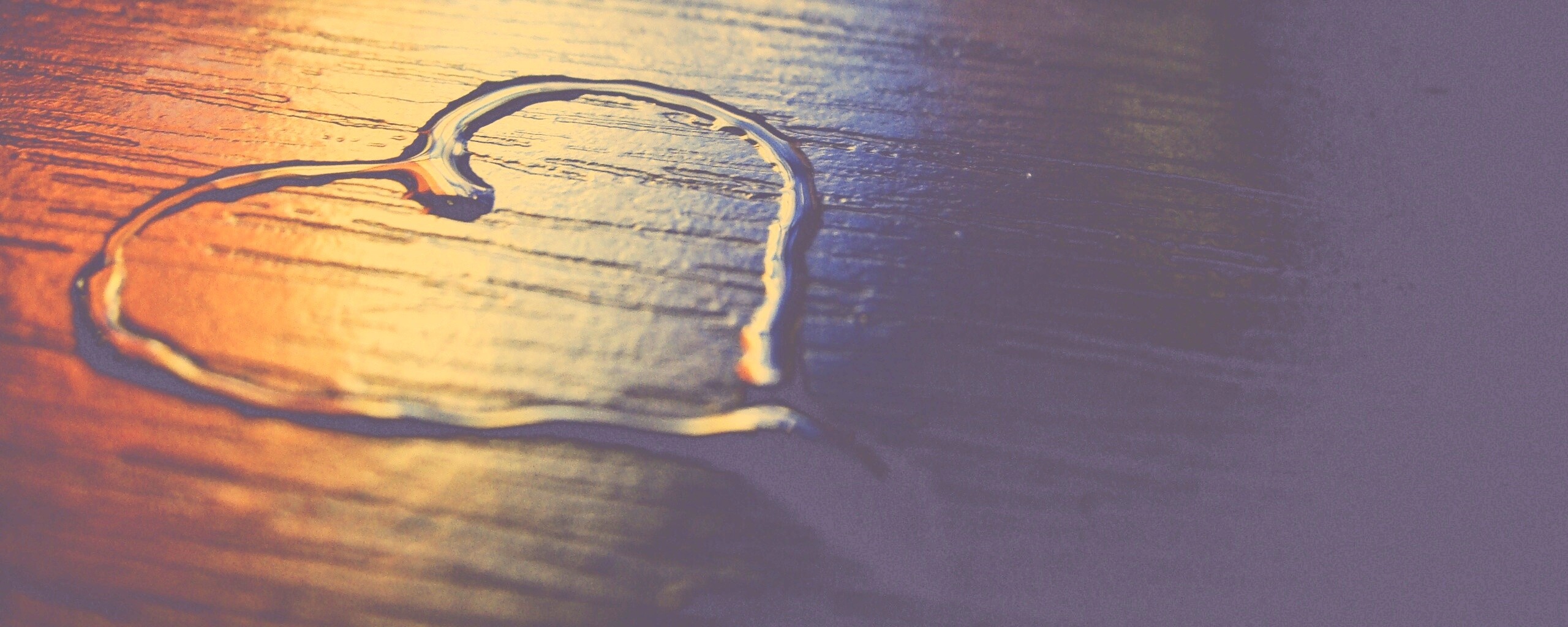 Сердечко из воды обои