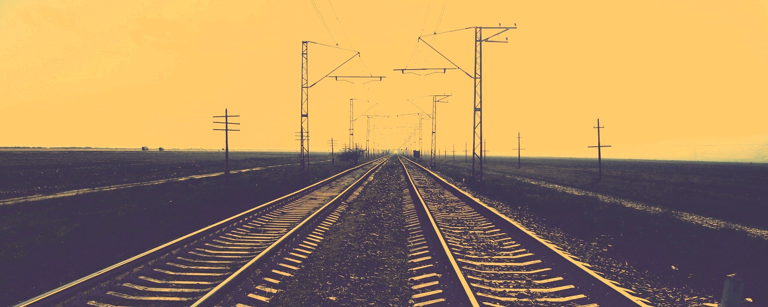 Железная дорога уходит вдаль обои