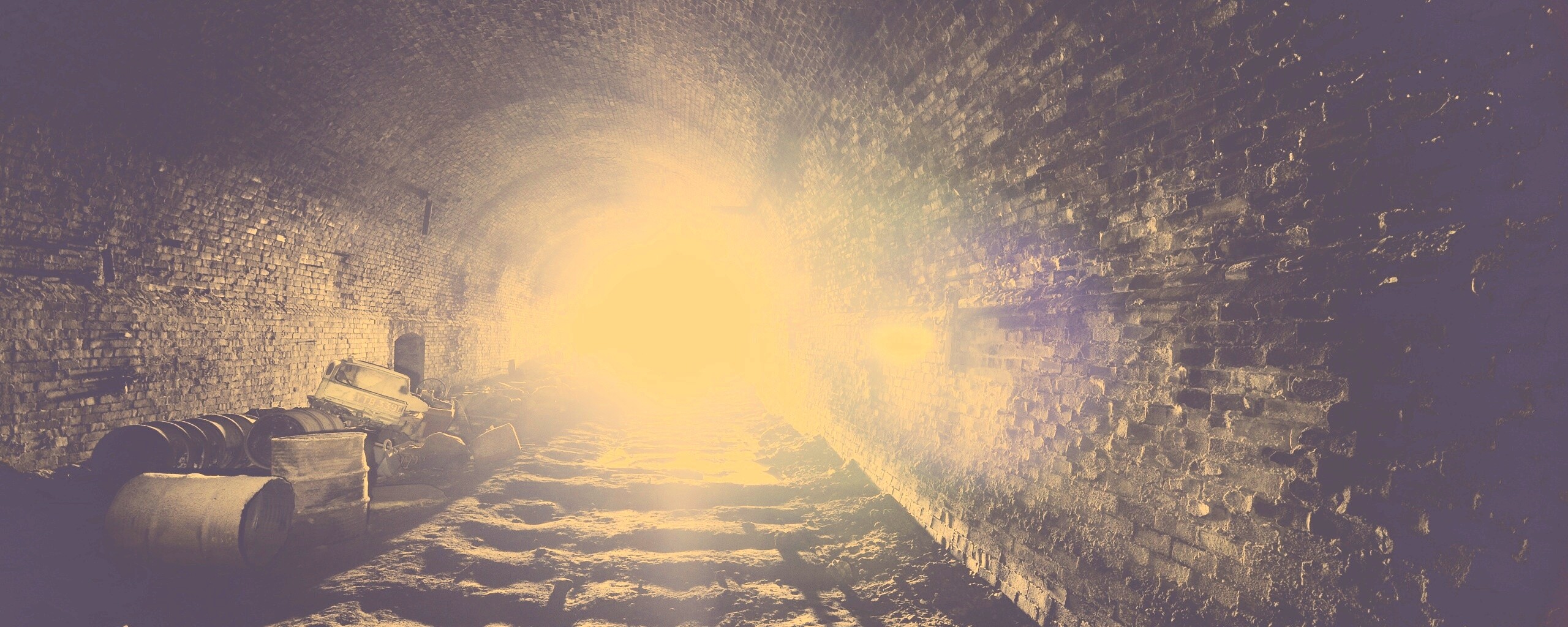 Захламленный тоннель обои