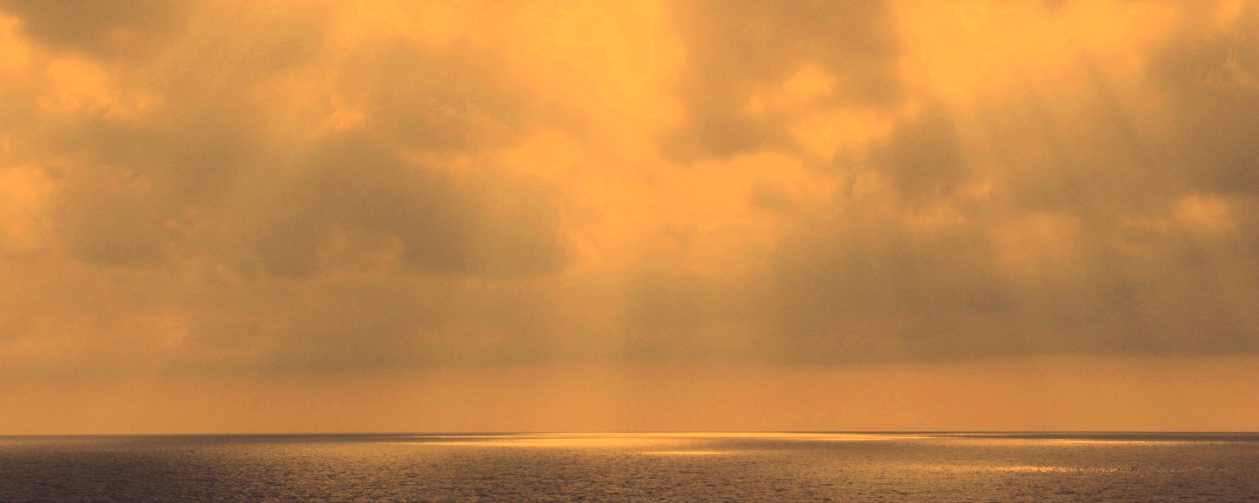 Свет на воде обои