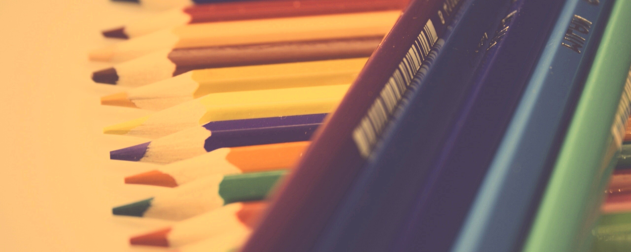 Цветные карандаши обои