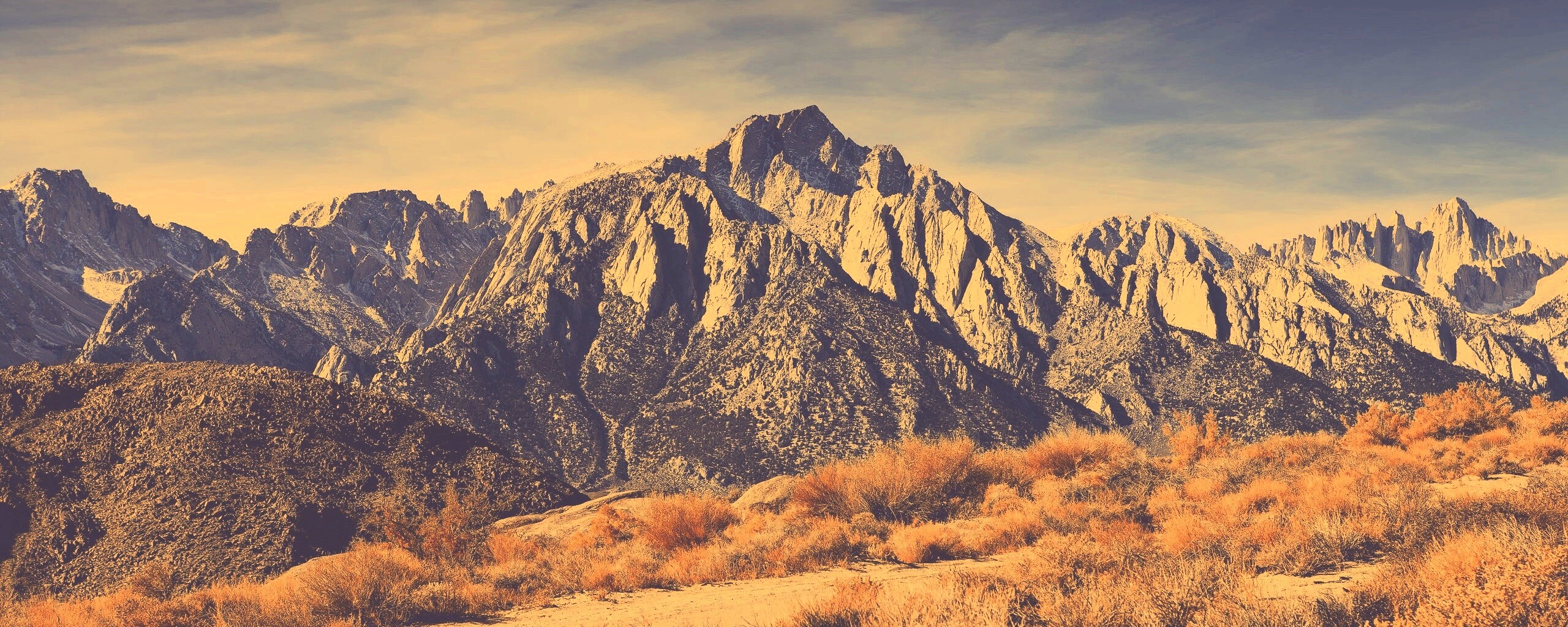 Горы у пустыни обои