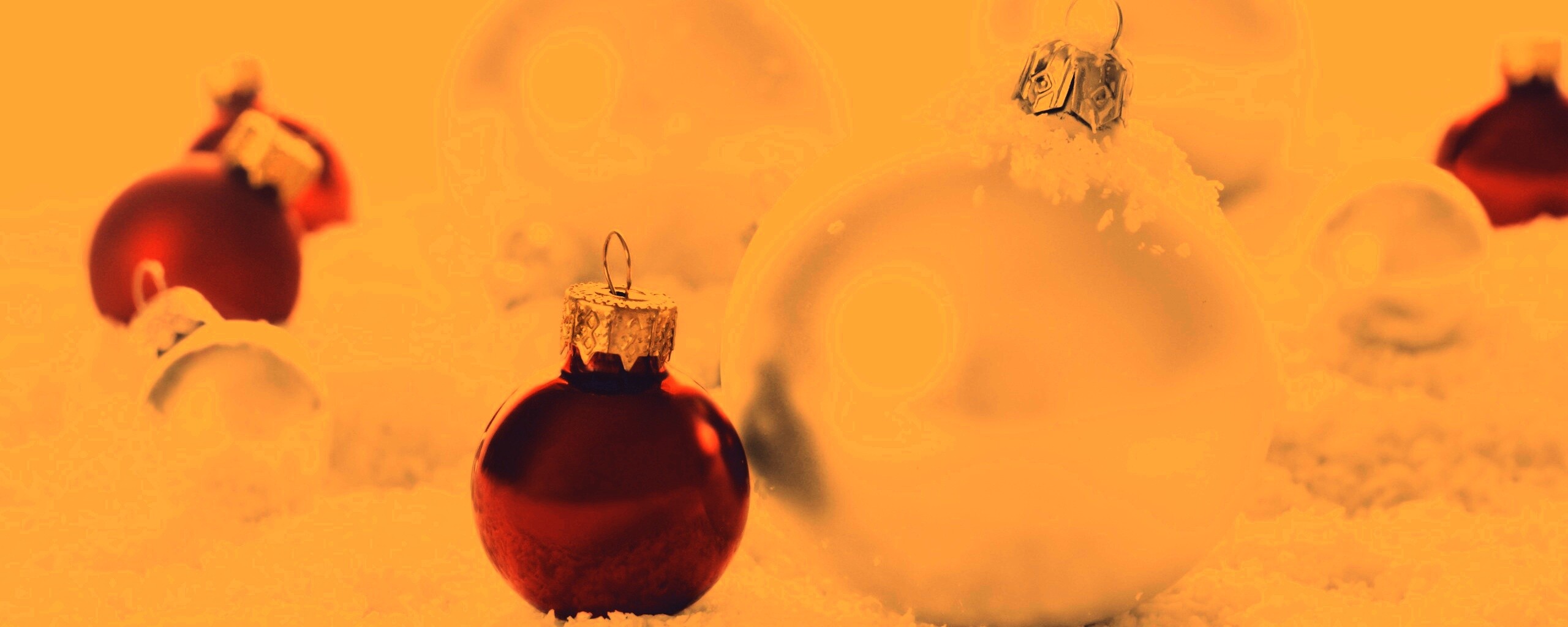 Красно-белые игрушки  обои