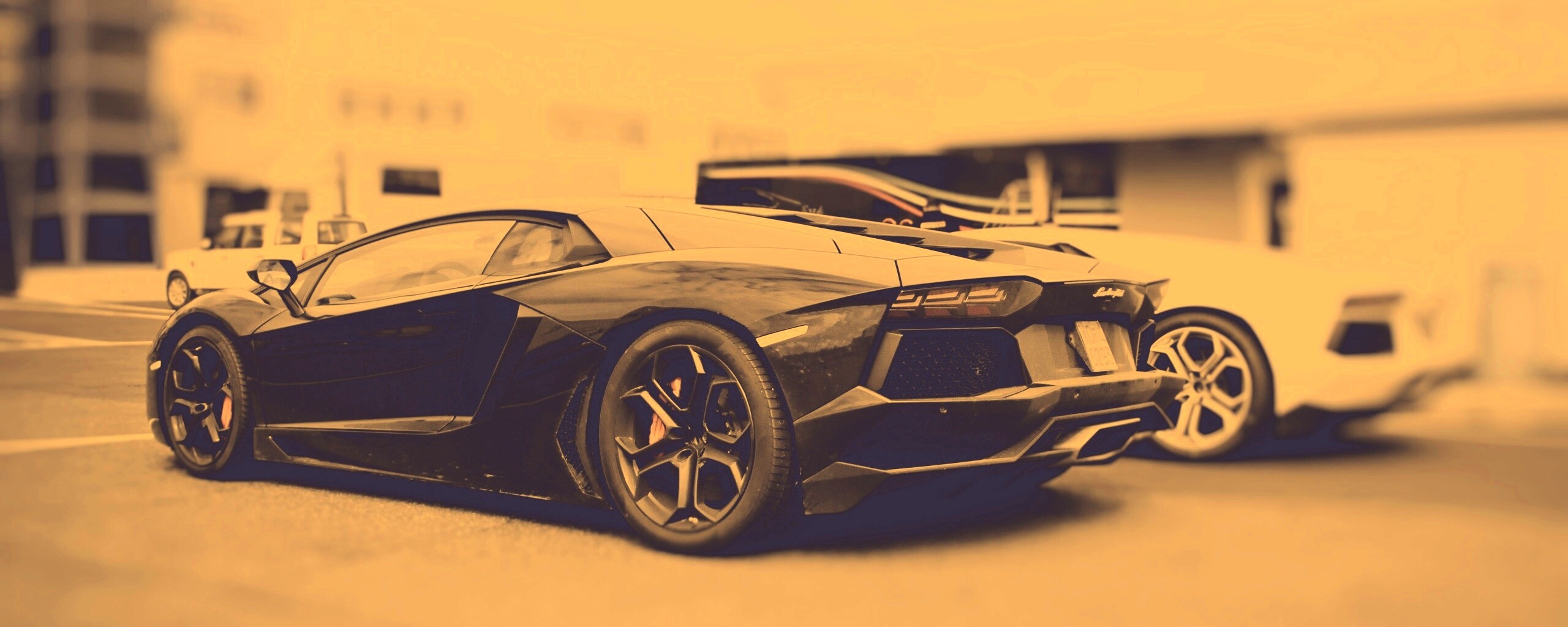 Ламборджини ревентон на парковке обои