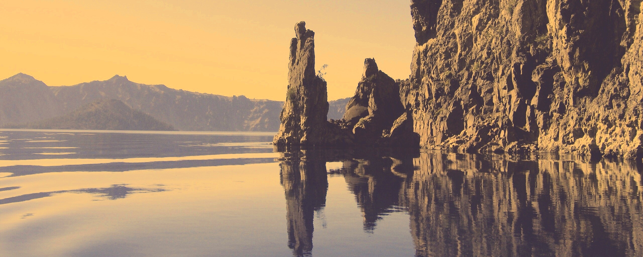 Скалистый берег обои