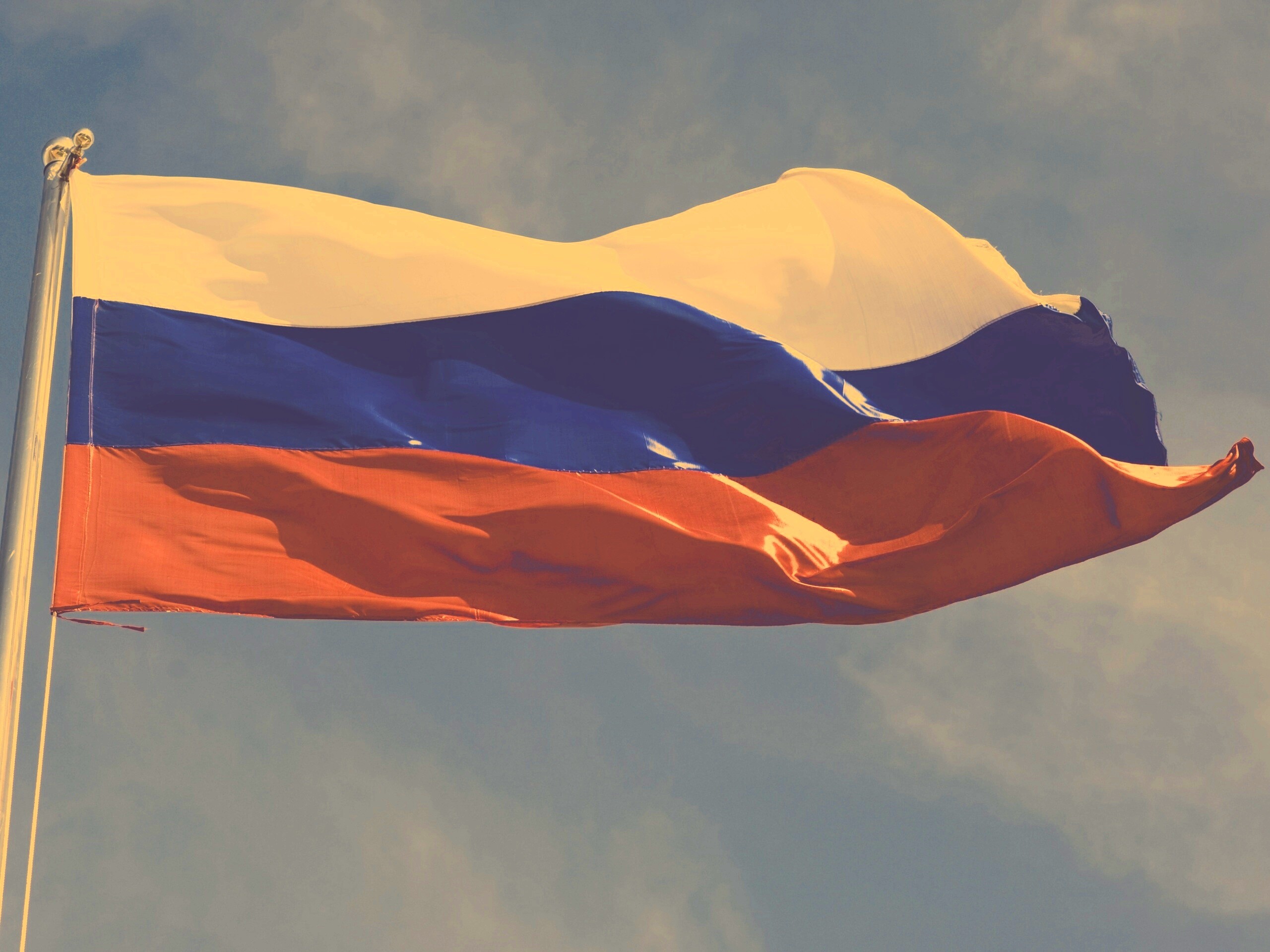 Флаг России на флагштоке обои