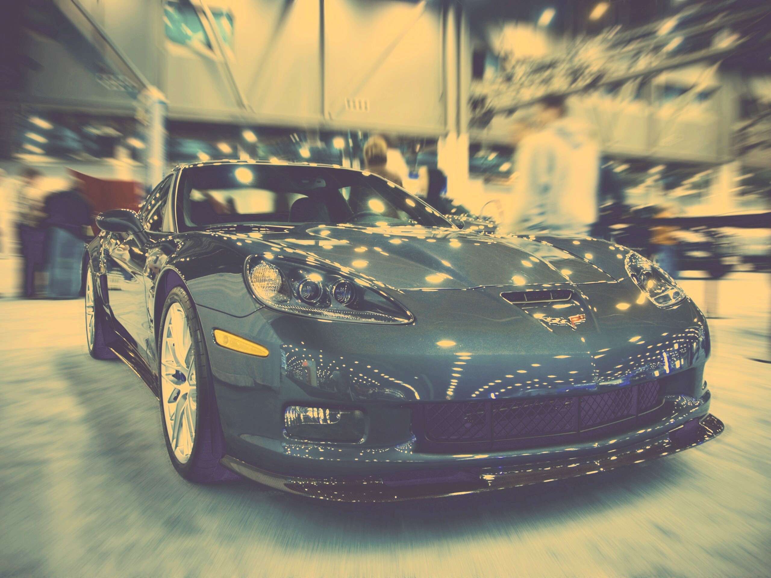 Машина на выставке обои