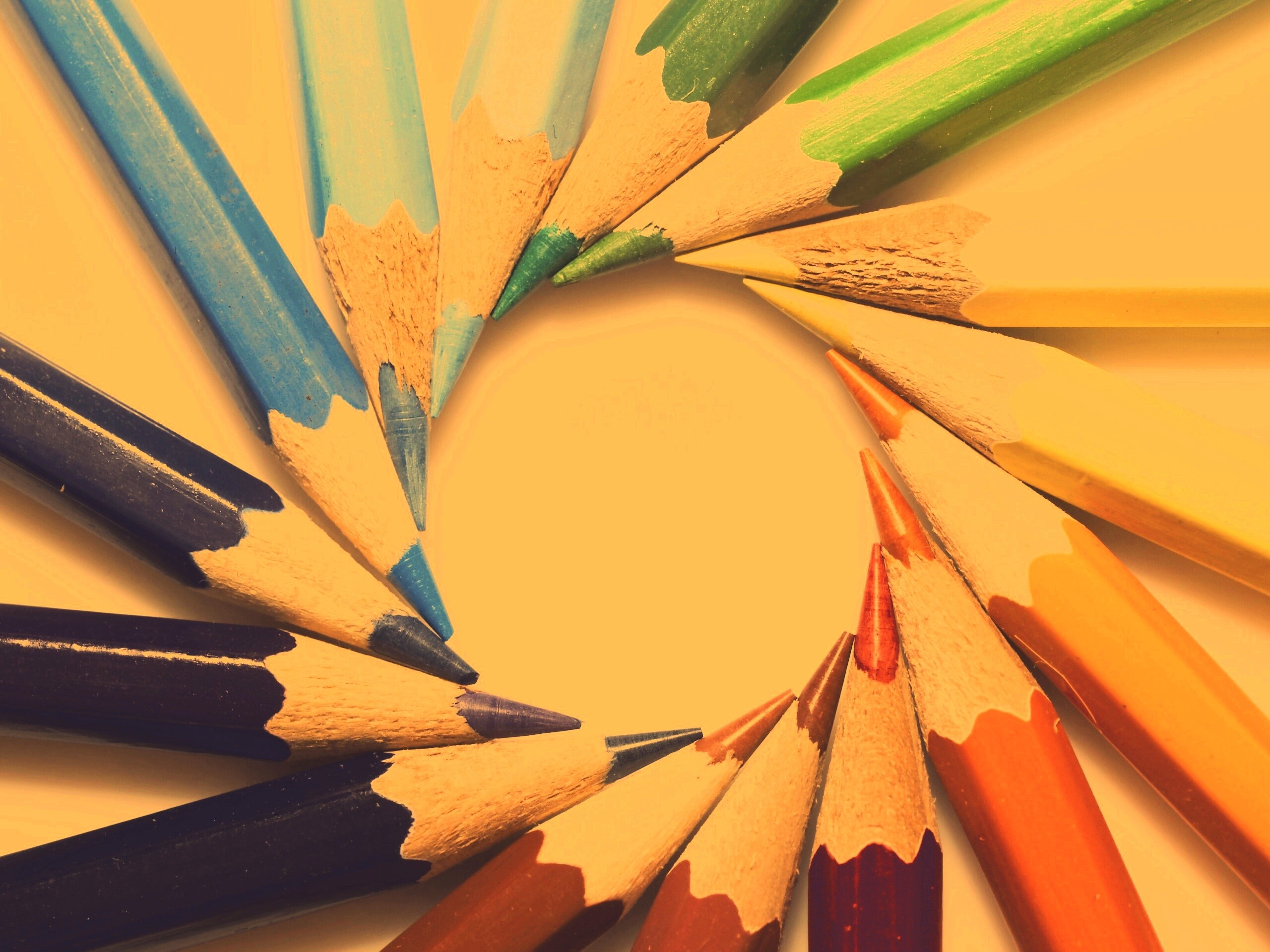 Радуга в карандашах обои