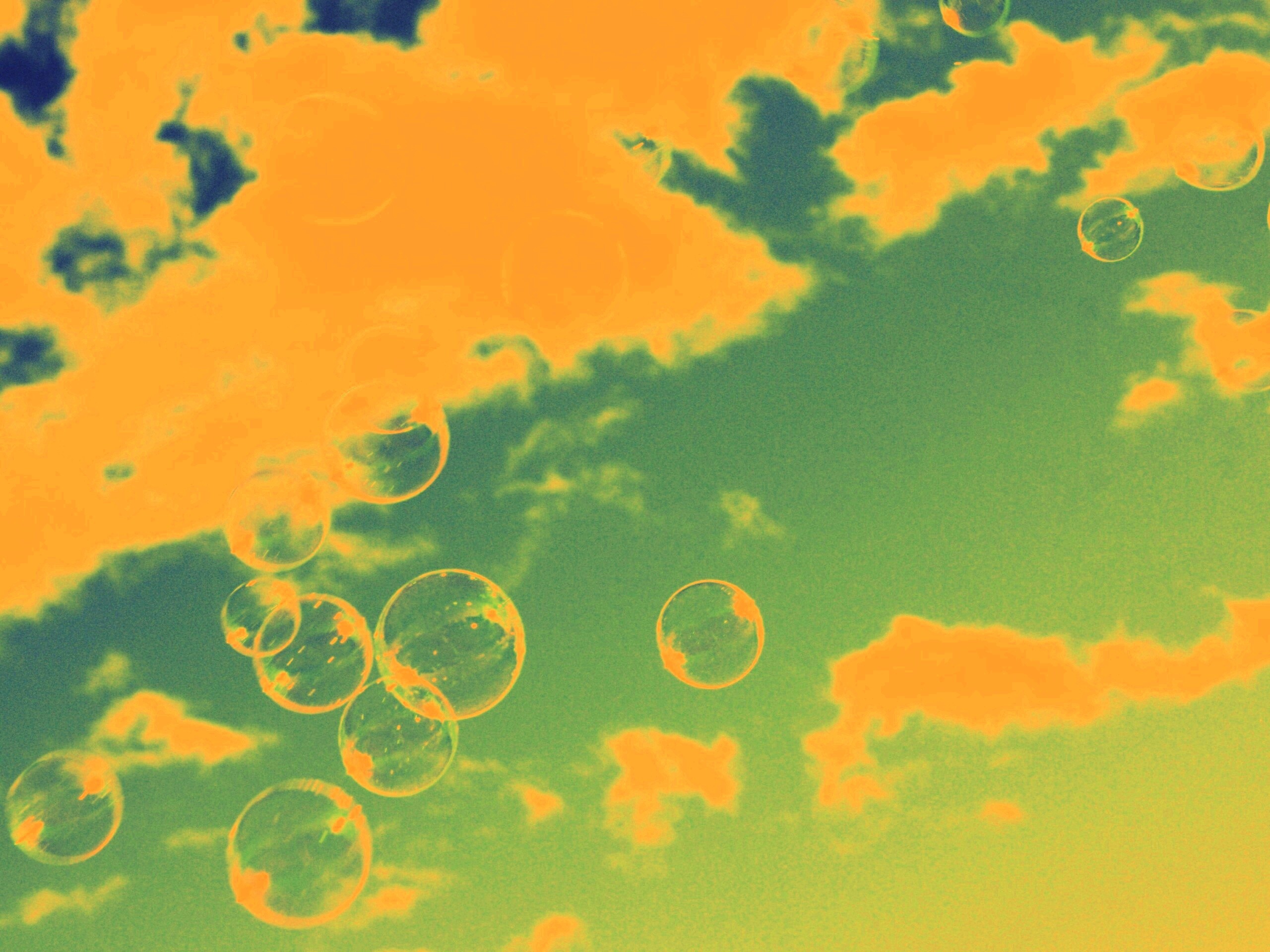Мыльные пузыри в небе обои