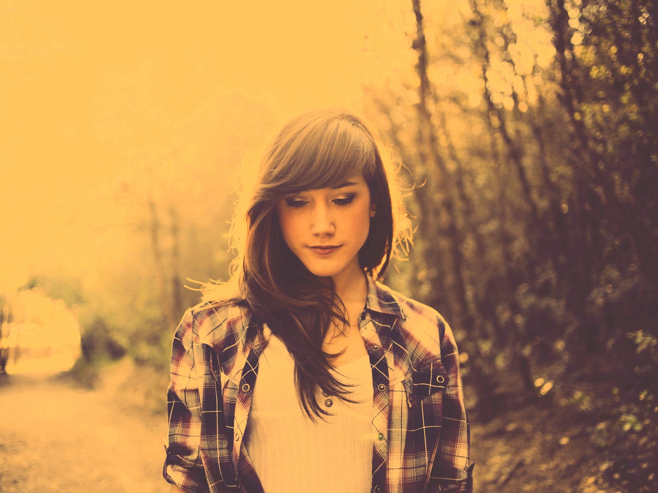 Девушка в парке обои