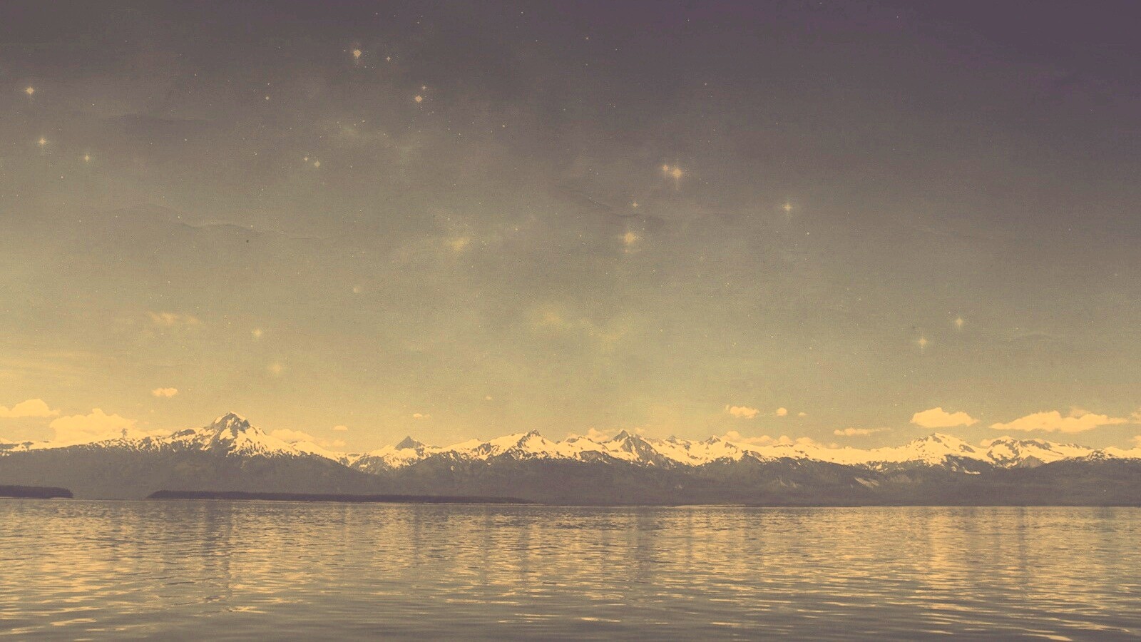 Горы за морем обои