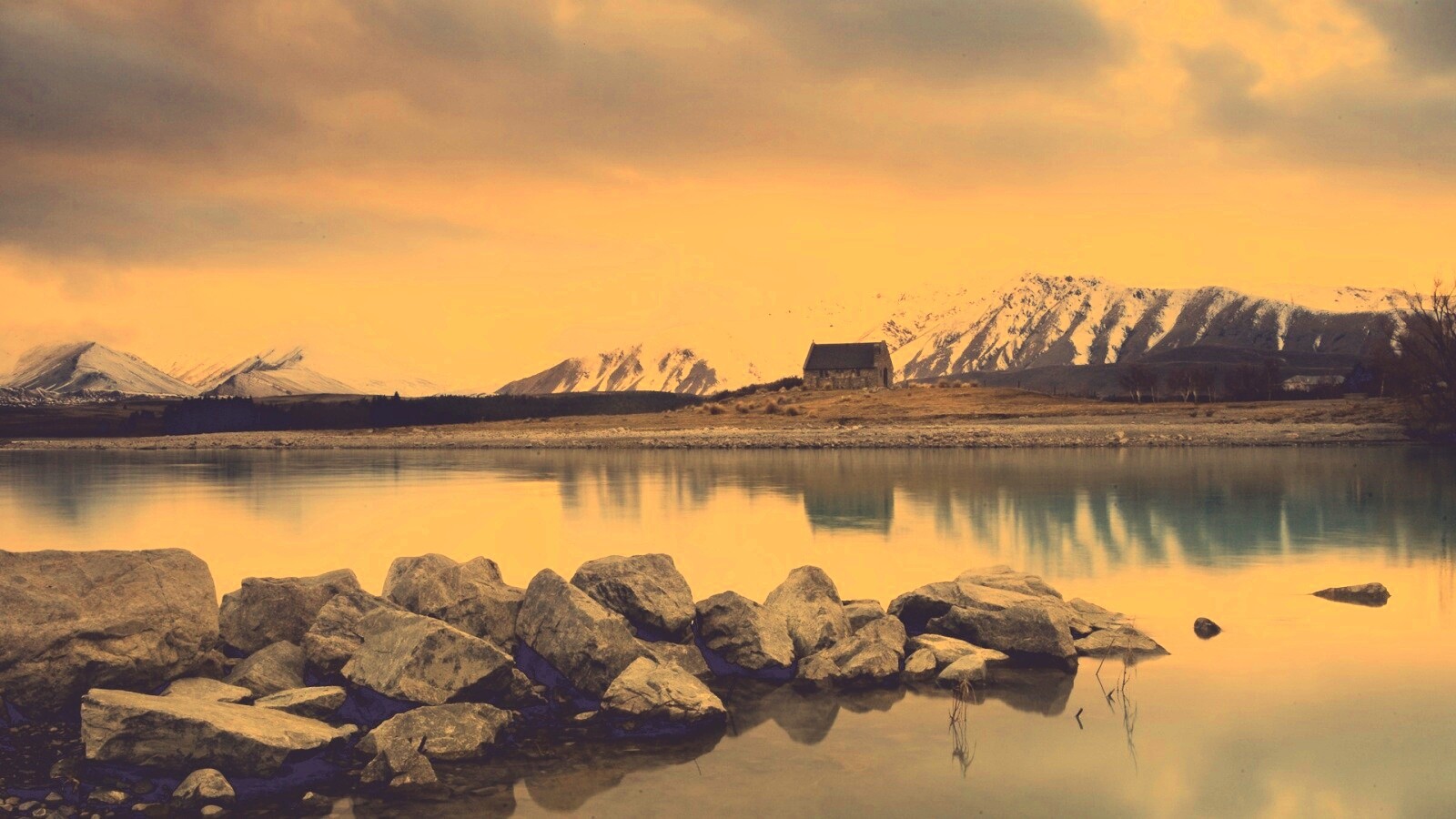 Домик на озере обои