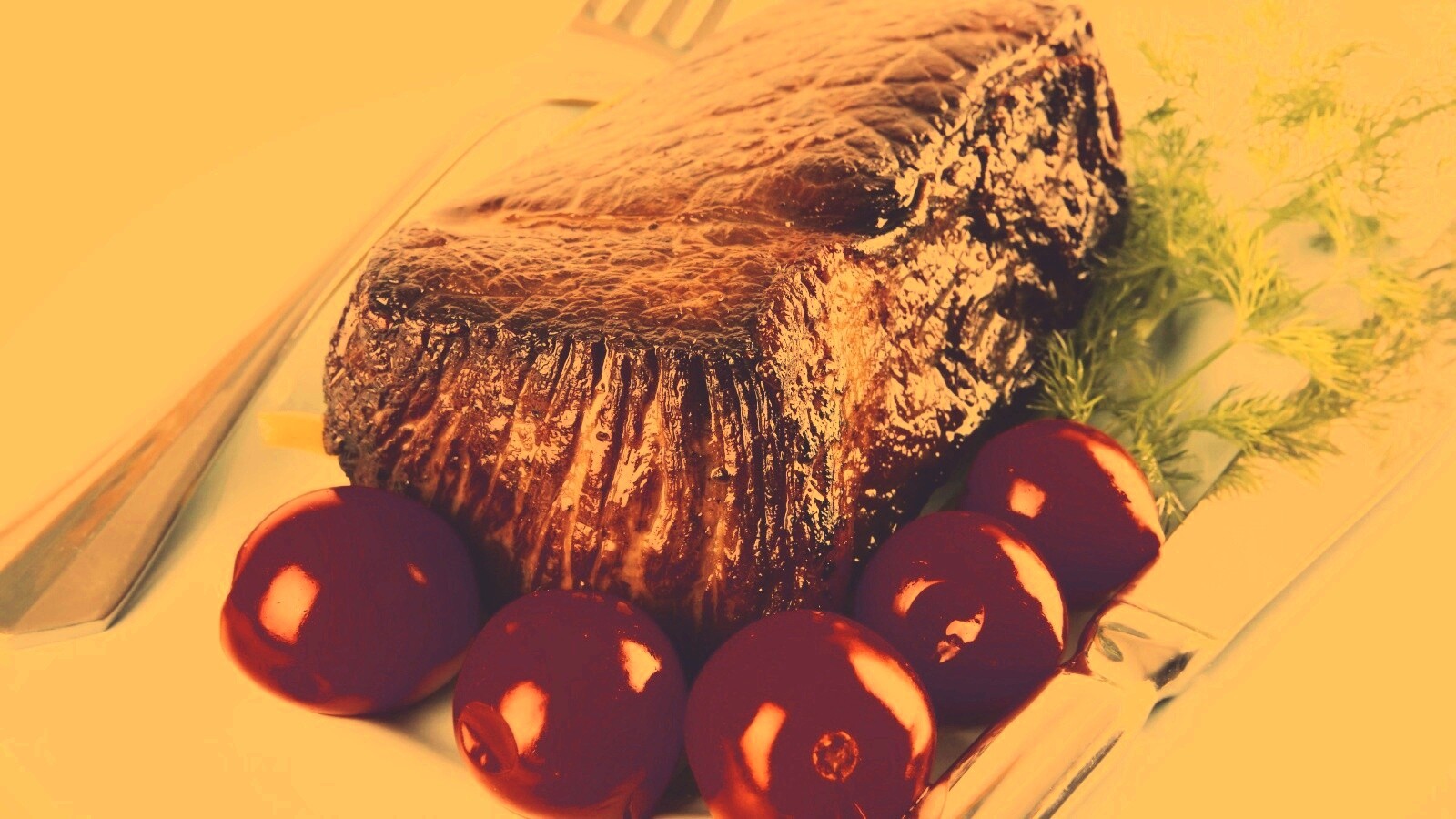 Стейк с помидорами обои